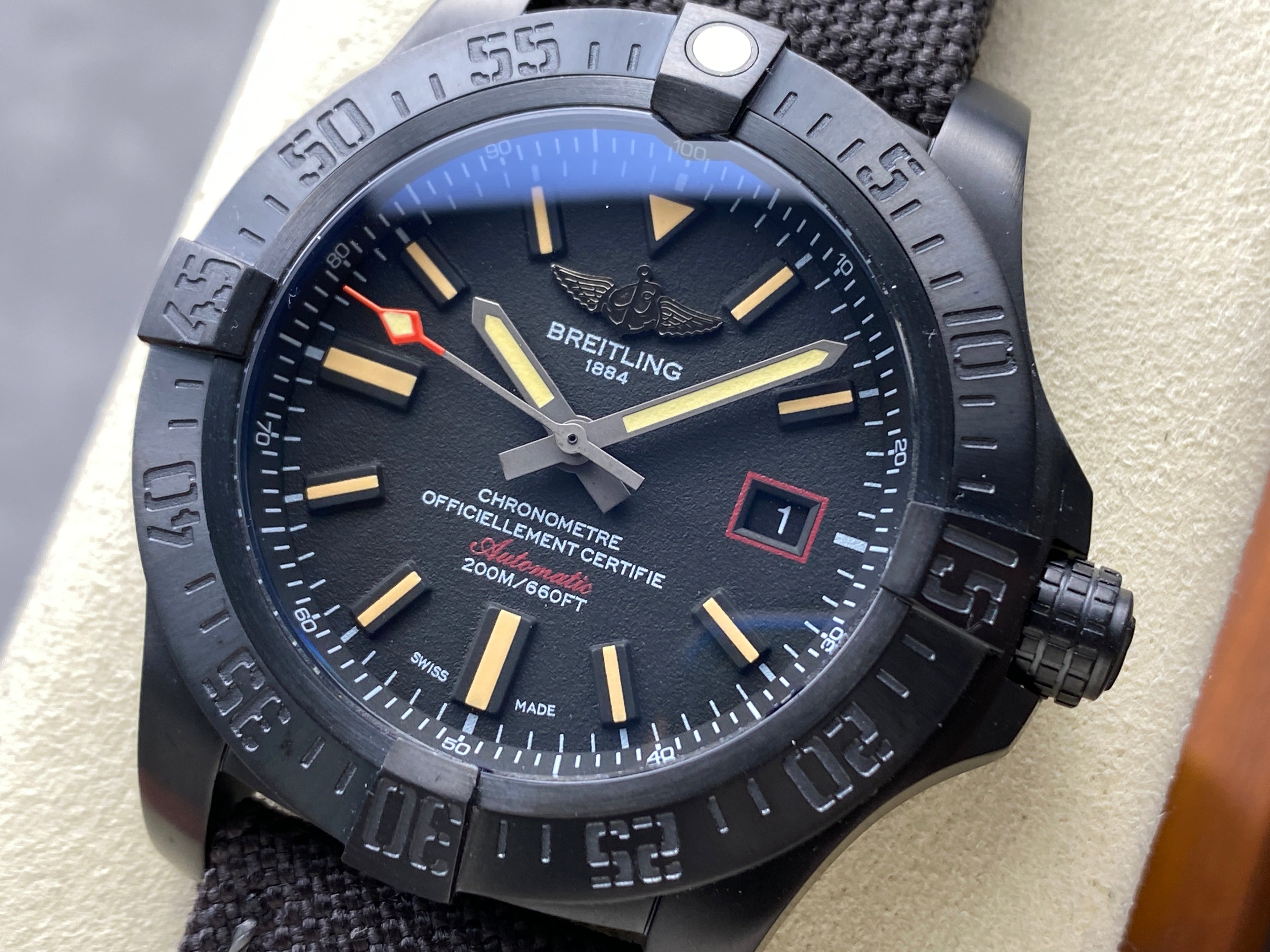 AVENGER BLACKBIRD TITANIUM CASE BLACK NYLON STRAP