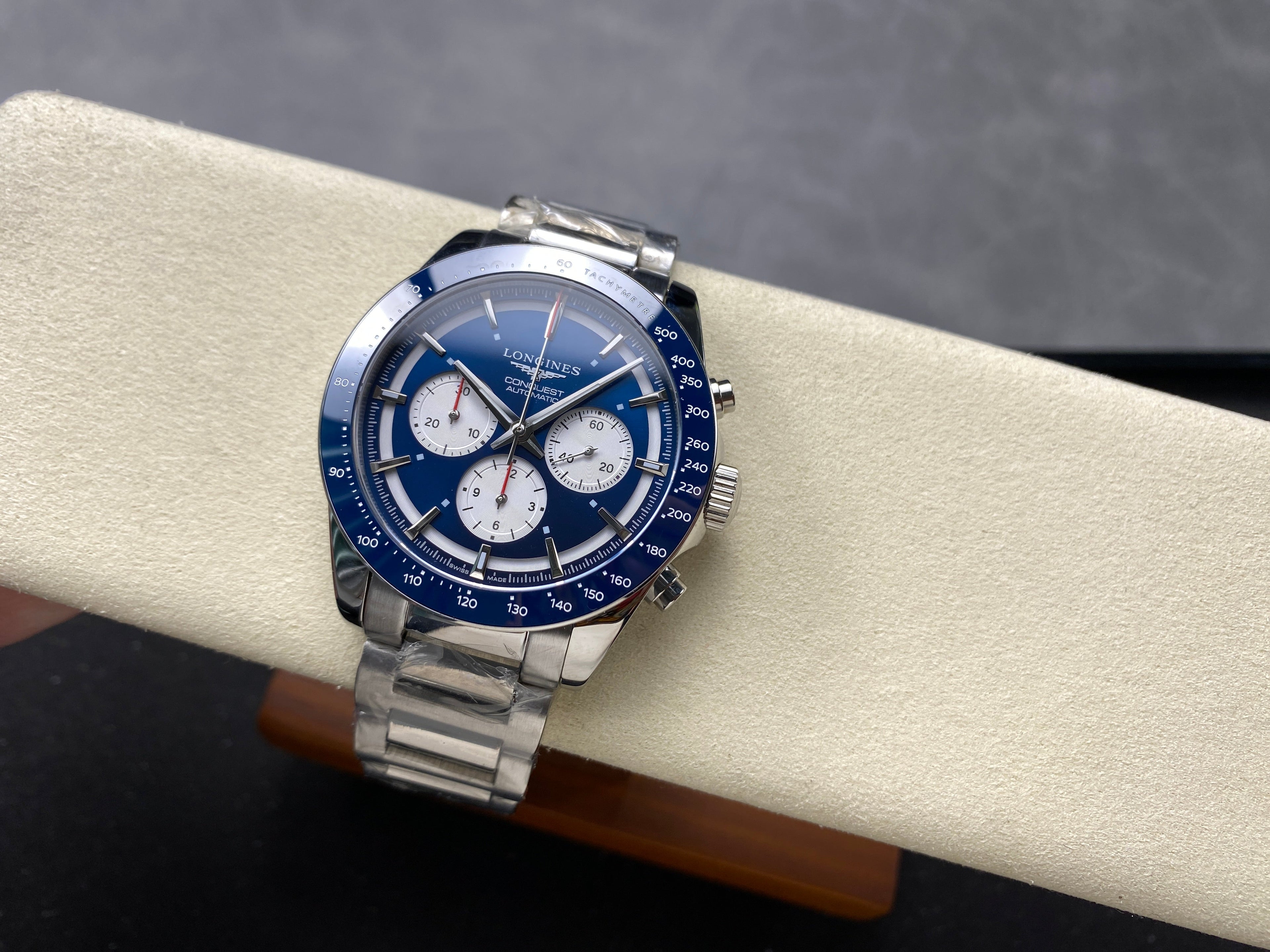CONQUEST CHRONOGRAPH 42 MM SILVER CASE WITH NAVY BLUE DIAL