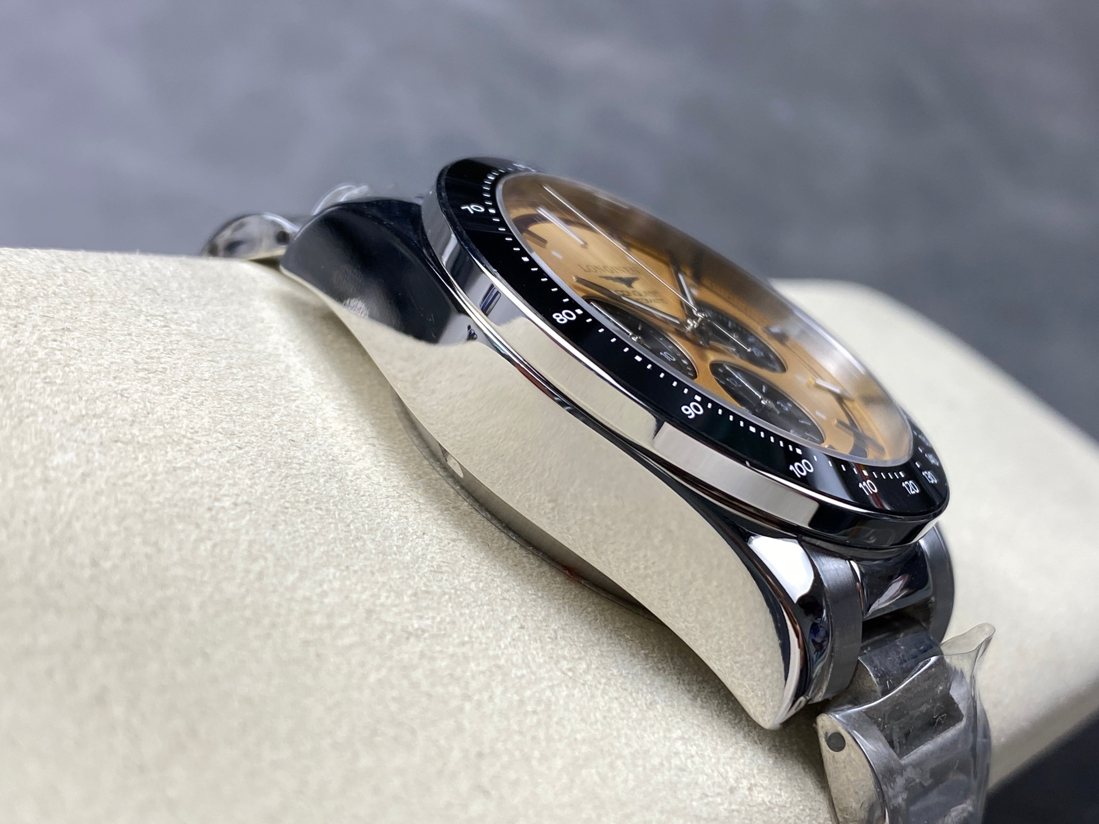 CONQUEST CHRONOGRAPH 42 MM SILVER CASE WITH GOLD DIAL