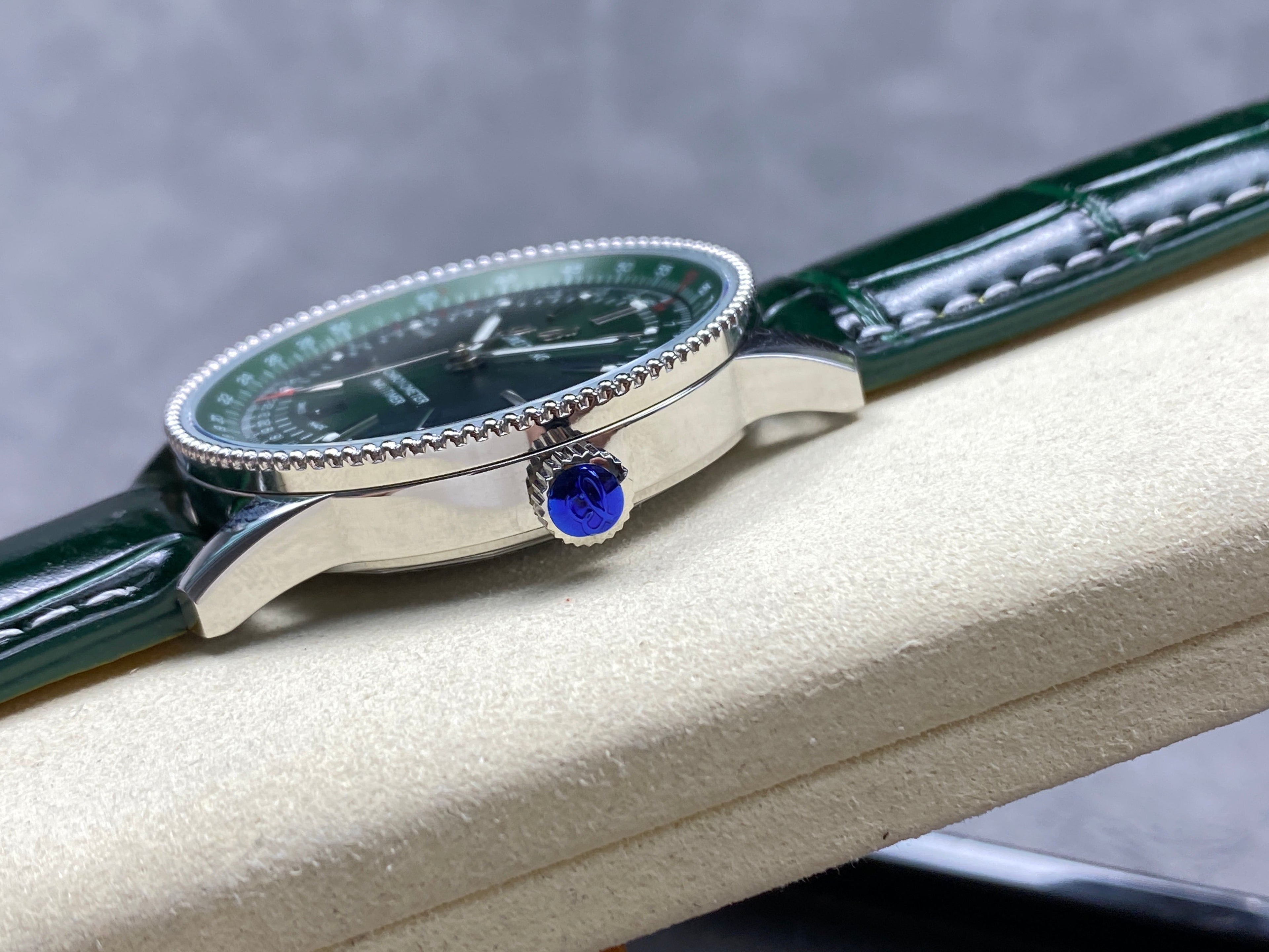 NAVITIMER AUTOMATIC 41 STEEL CASE GREEN DIAL
