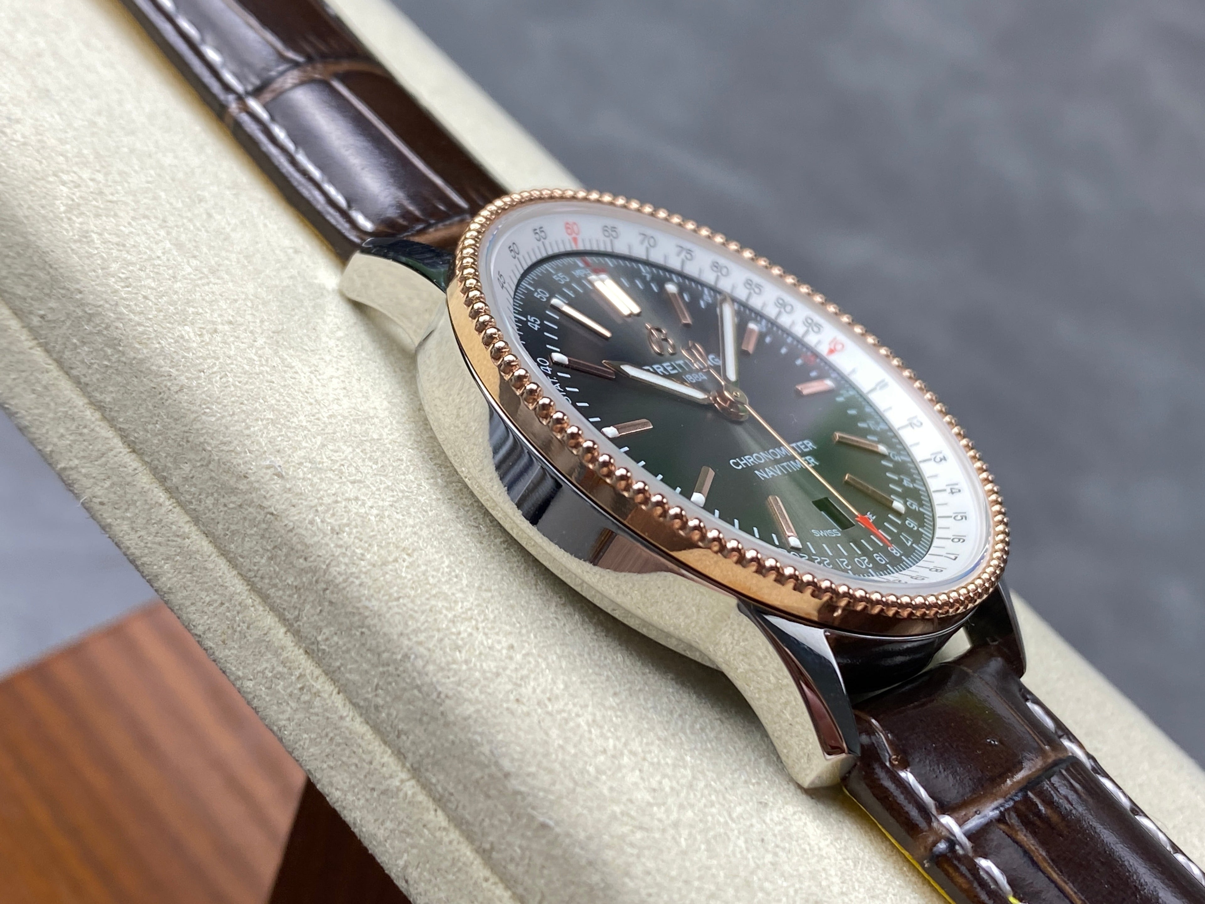 NAVITIMER AUTOMATIC 41 RED GOLD AND STEEL CASE BLACK MIX WHITE DIAL