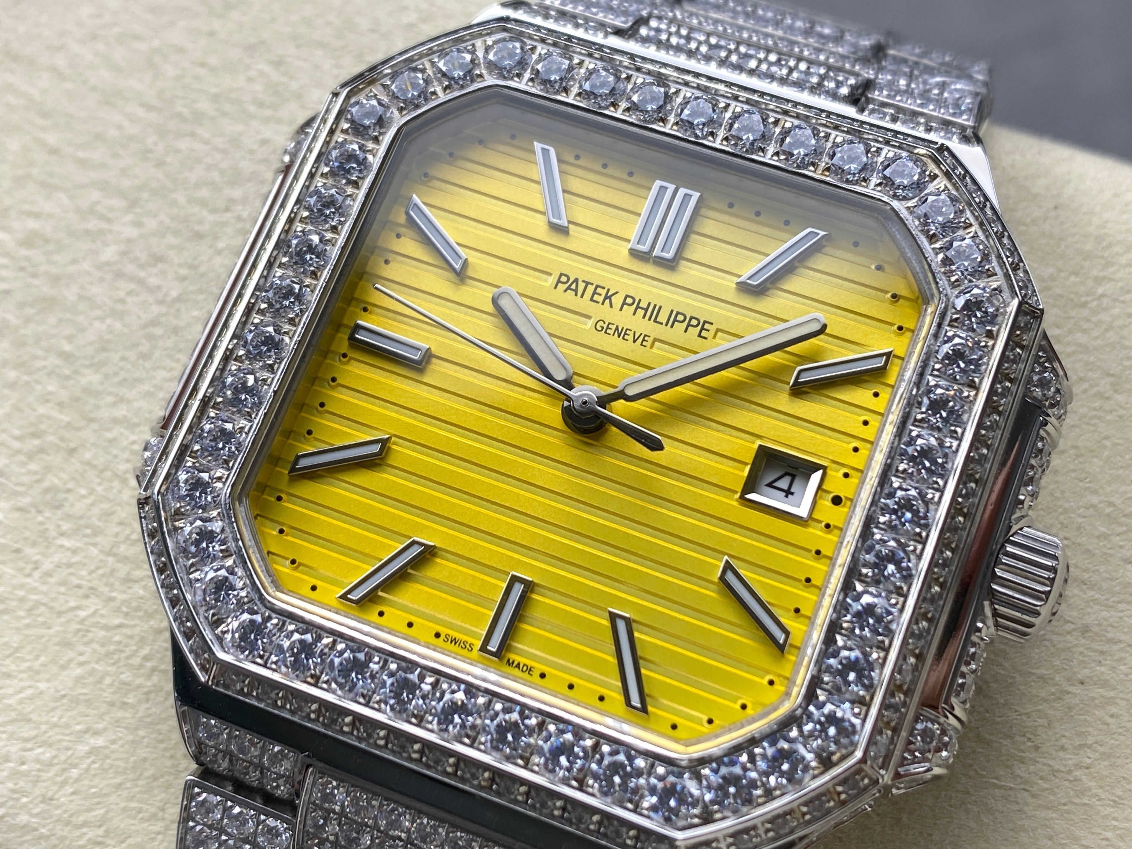CUBITUS AUTOMATIC ALL STEEL ATTACHED DIAMOND YELLOW DIAL