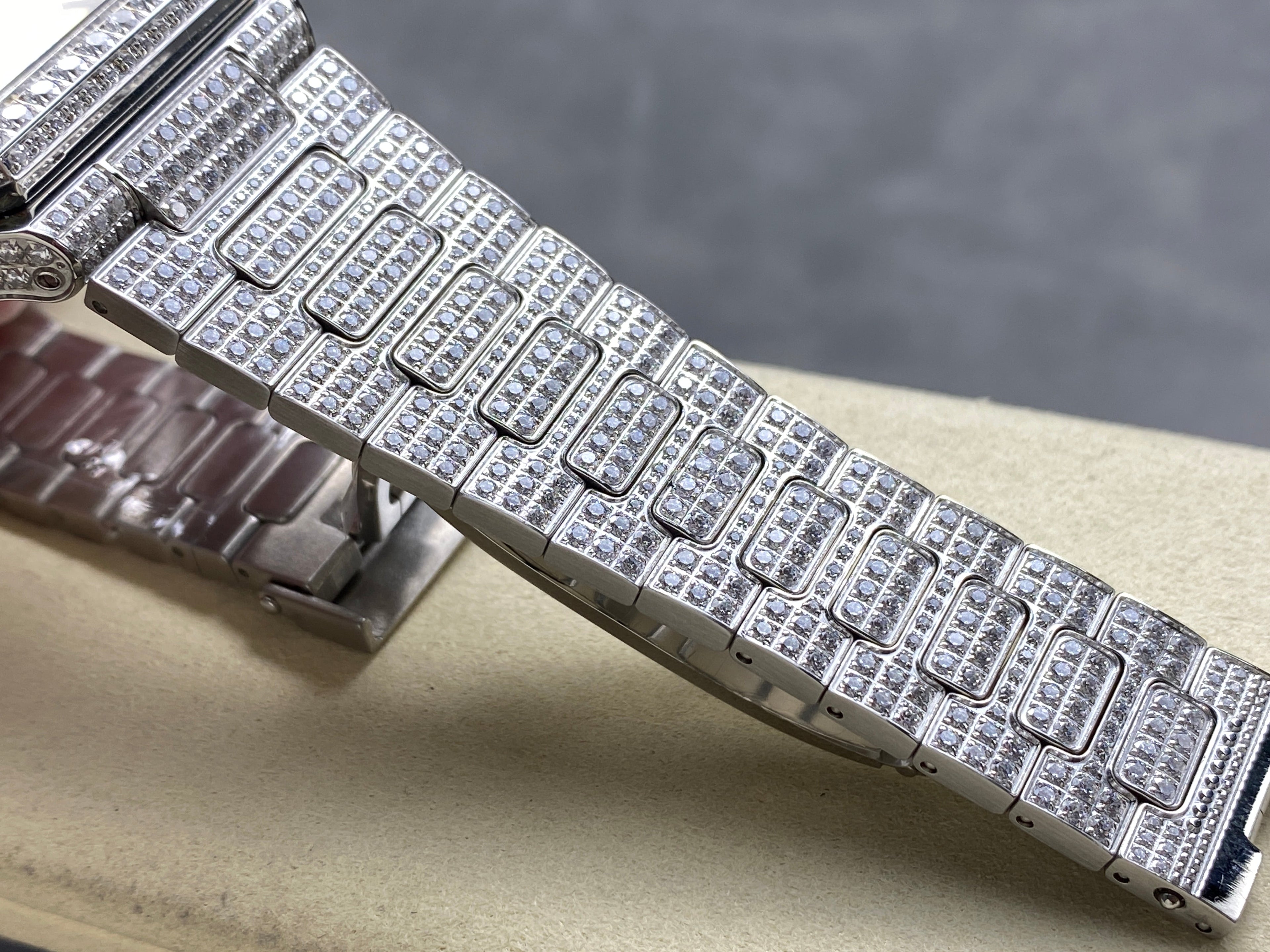 CUBITUS AUTOMATIC ALL STEEL ATTACHED DIAMOND YELLOW DIAL