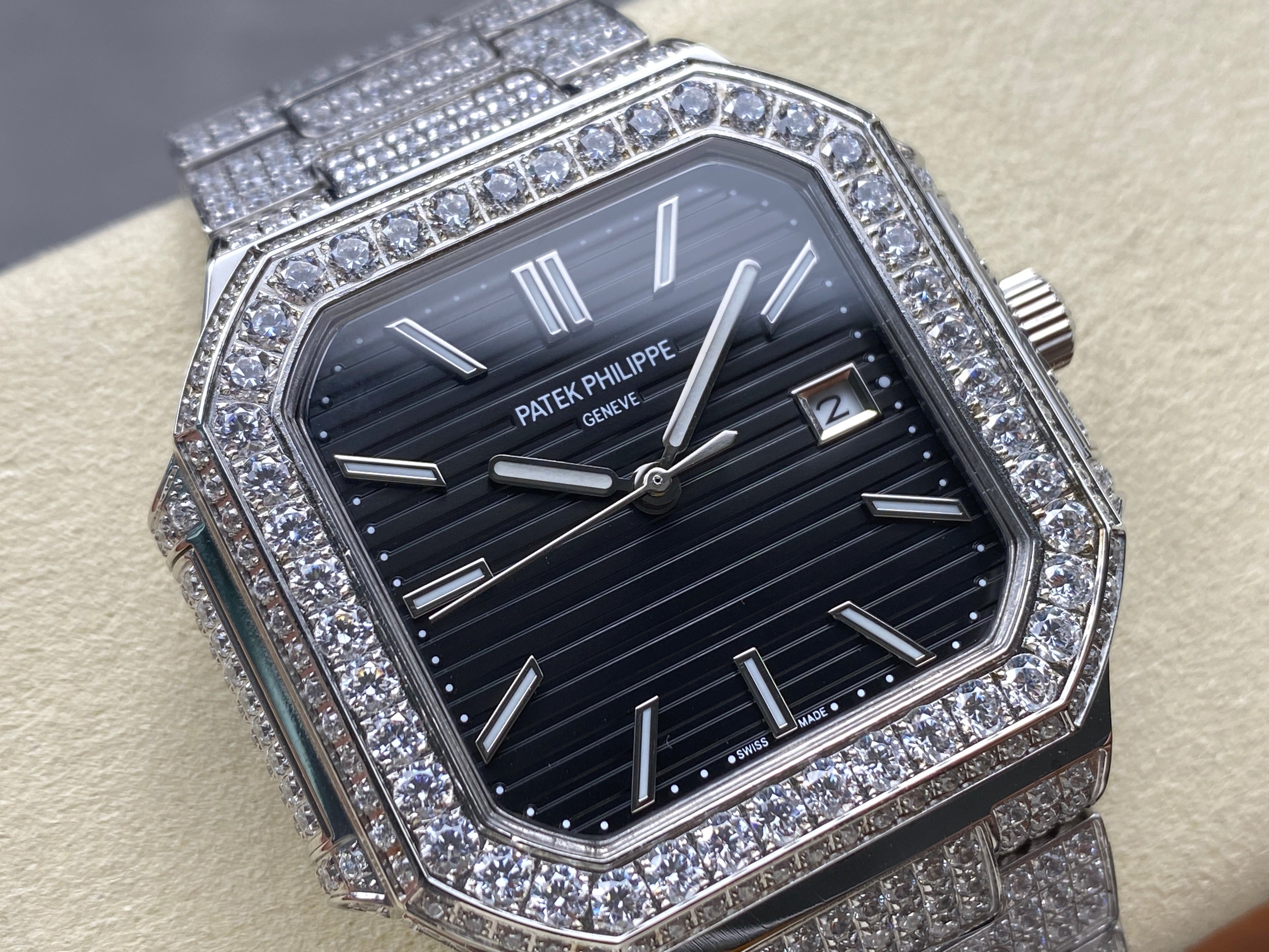 CUBITUS AUTOMATIC ALL STEEL ATTACHED DIAMOND BLACK DIAL