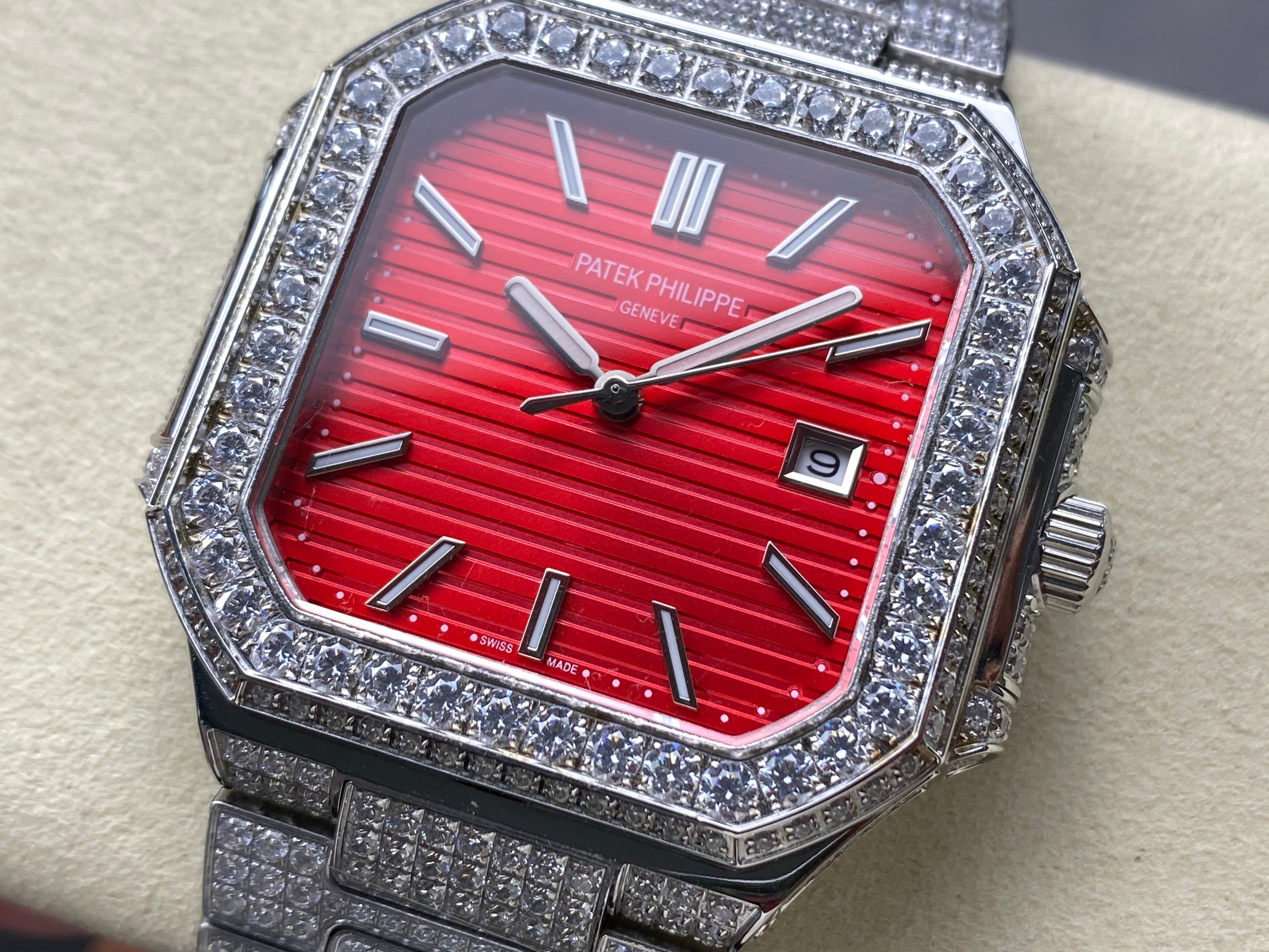 CUBITUS AUTOMATIC ALL STEEL ATTACHED DIAMOND RED DIAL