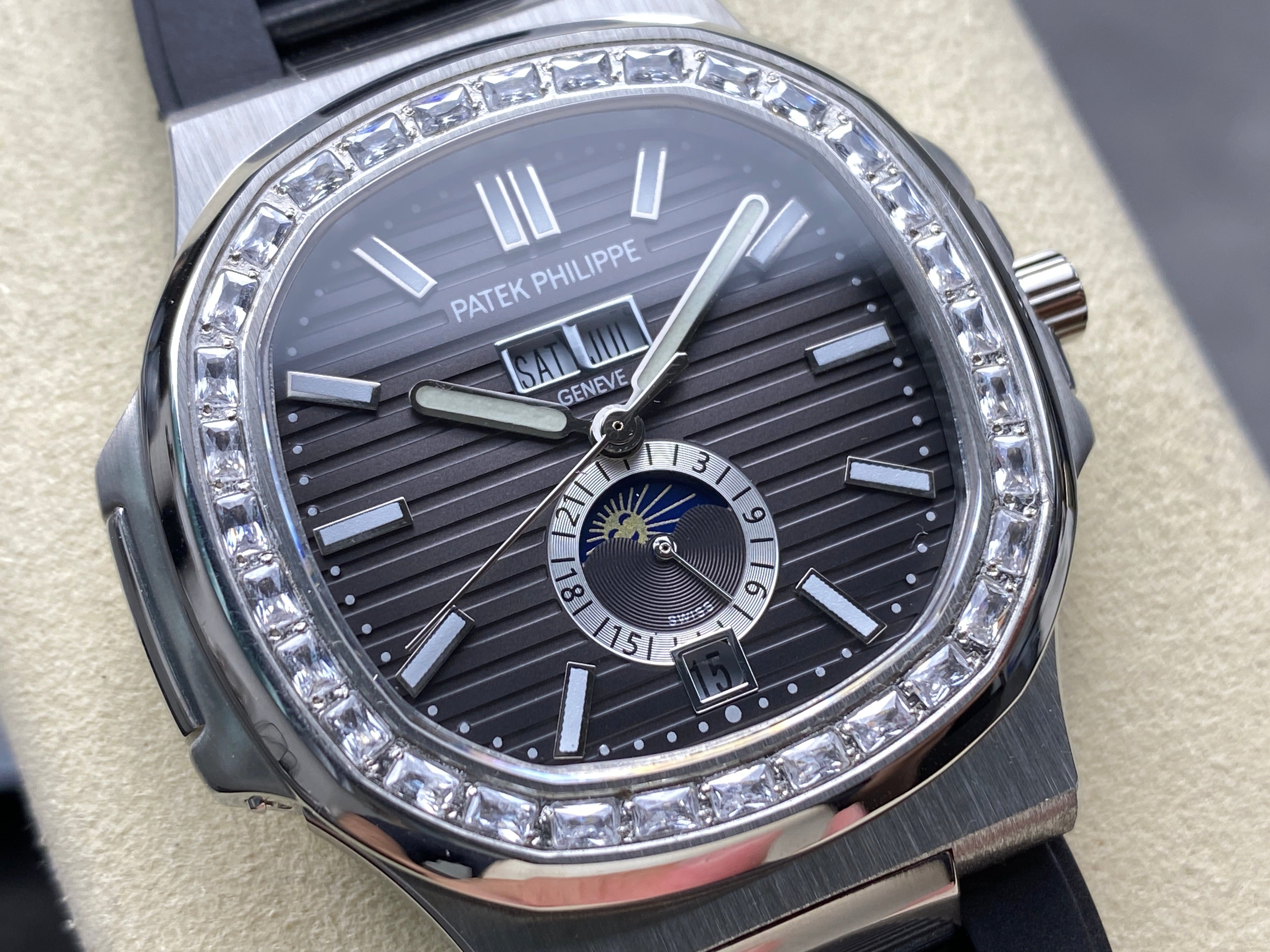 NAUTILUS STEEL ATTACHED DIAMOND BEZEL BLACK RUBBER STRAP