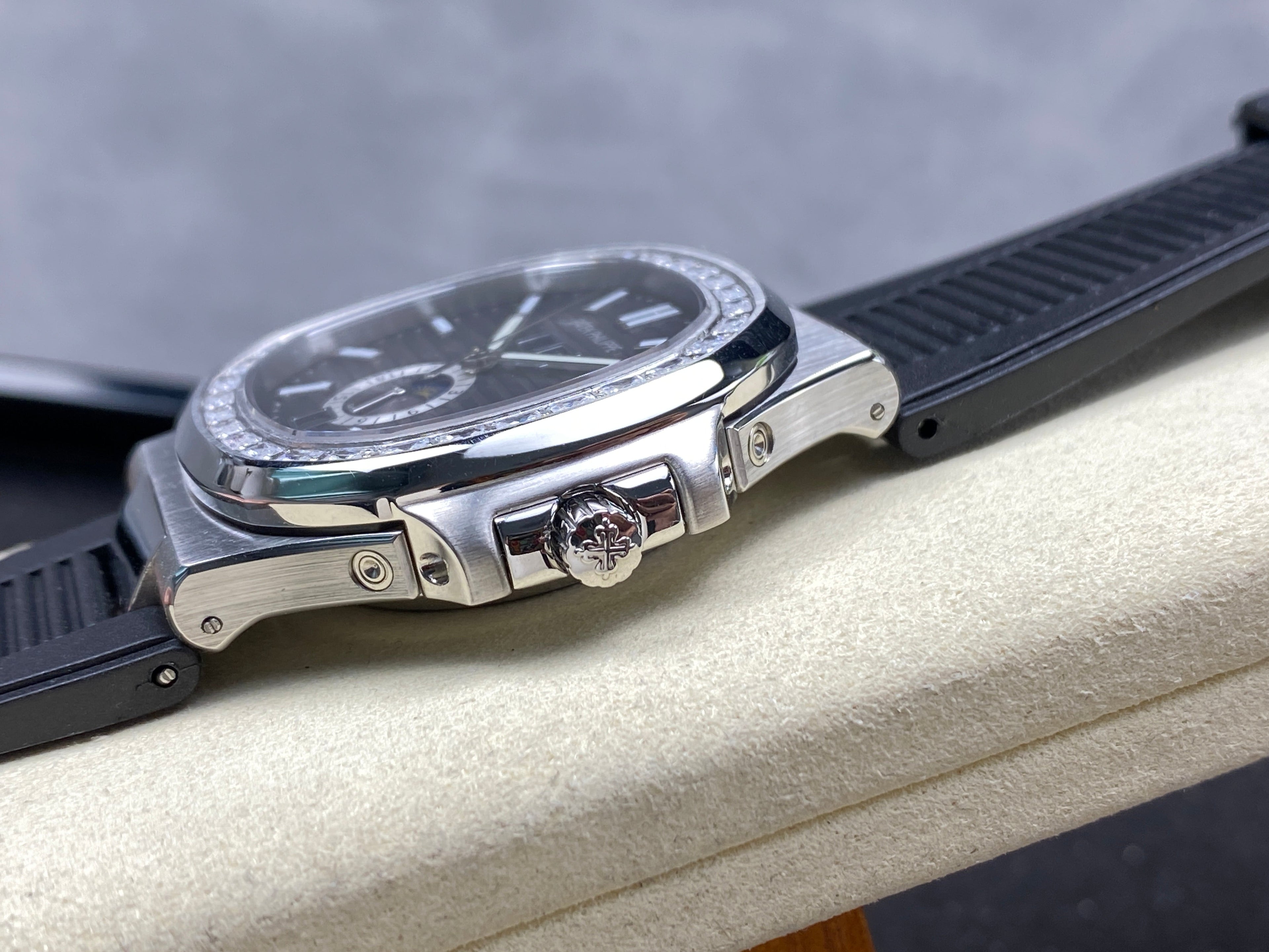 NAUTILUS STEEL ATTACHED DIAMOND BEZEL BLACK RUBBER STRAP