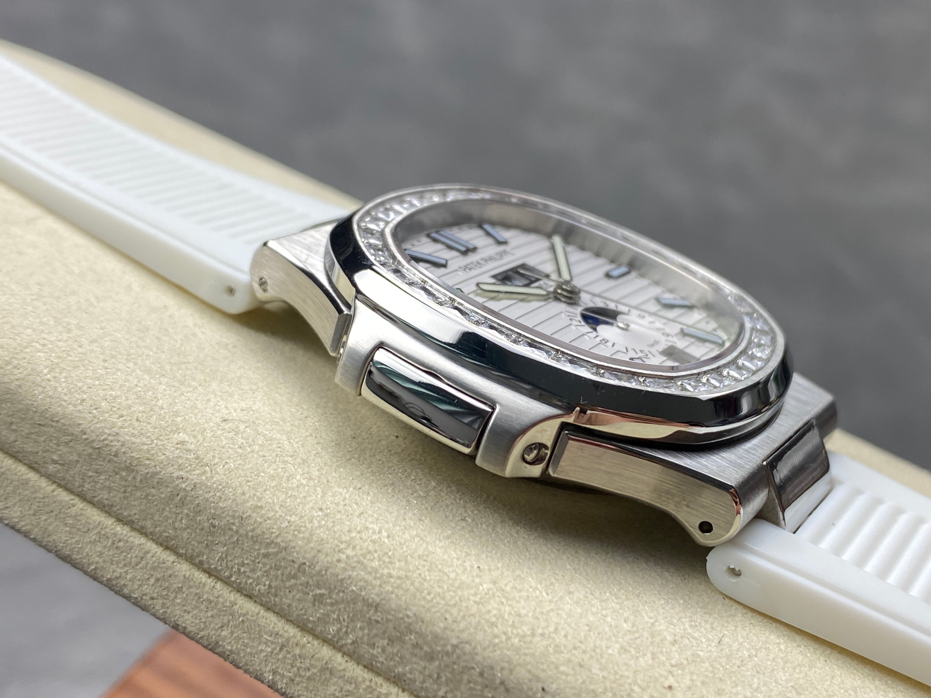 NAUTILUS STEEL ATTACHED DIAMOND BEZEL WHITE RUBBER STRAP