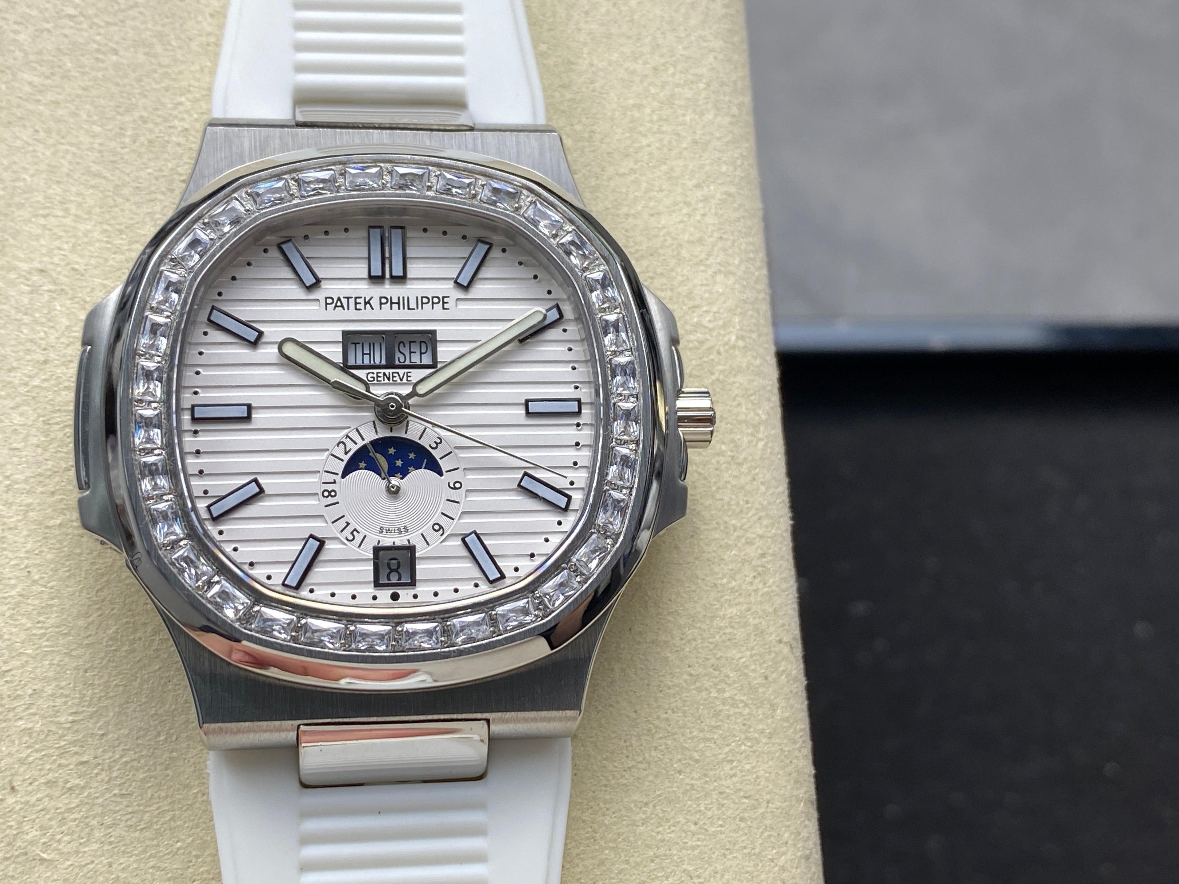 NAUTILUS STEEL ATTACHED DIAMOND BEZEL WHITE RUBBER STRAP