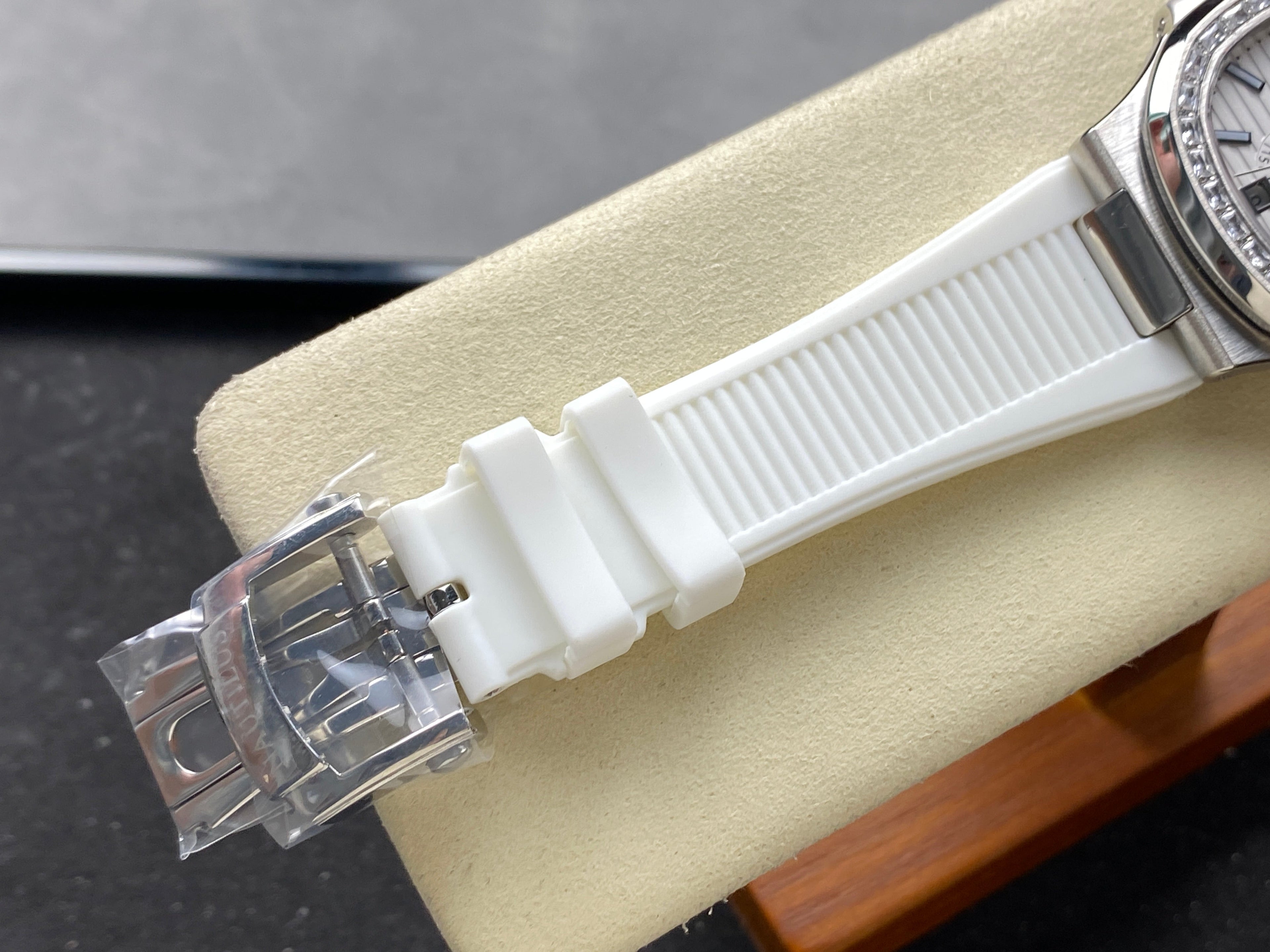 NAUTILUS STEEL ATTACHED DIAMOND BEZEL WHITE RUBBER STRAP