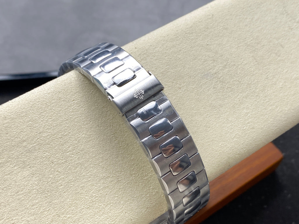NAUTILUS STEEL ATTACHED DIAMOND BEZEL DARK BLUE DIAL