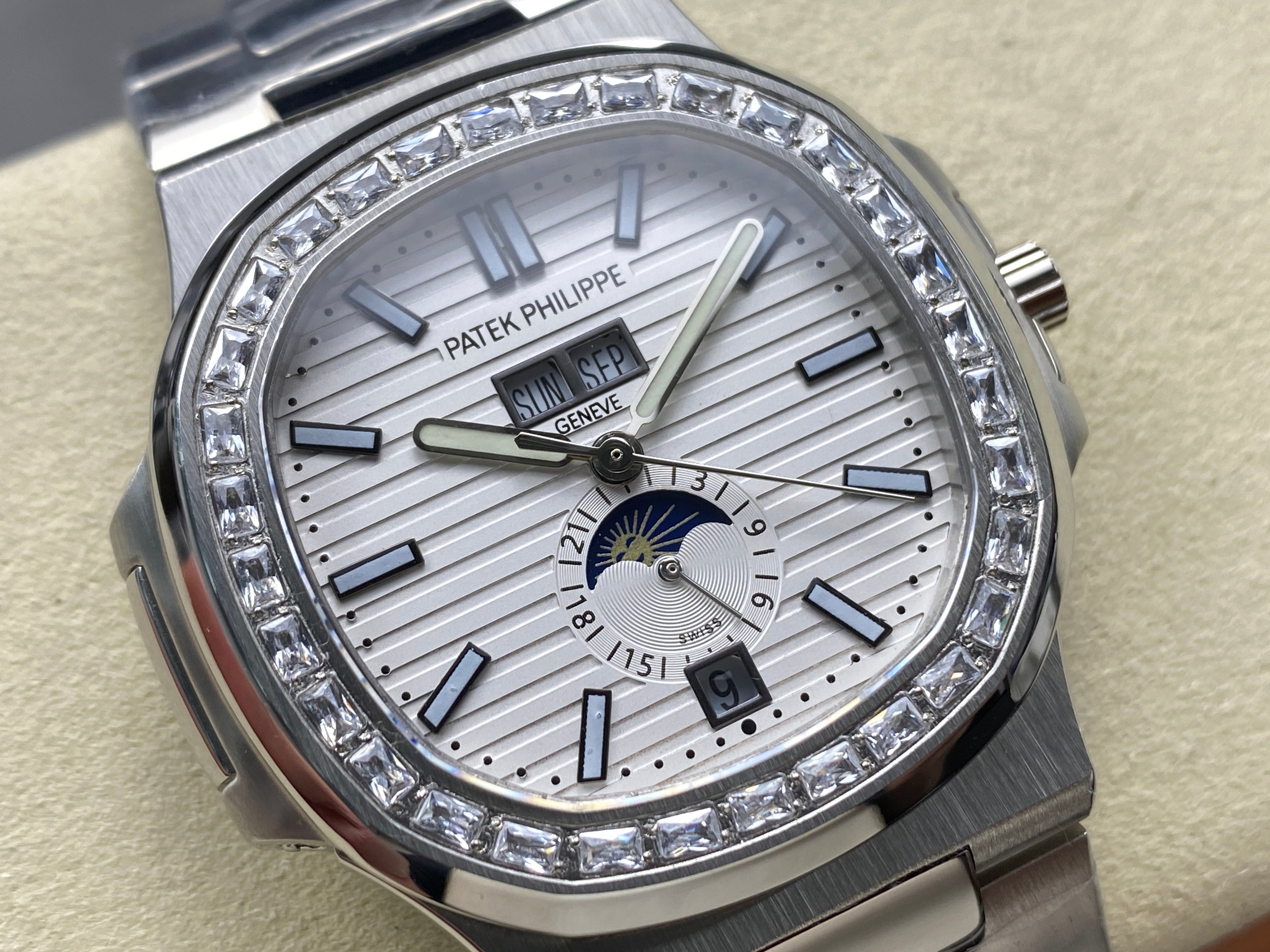 NAUTILUS STEEL ATTACHED DIAMOND BEZEL WHITE DIAL