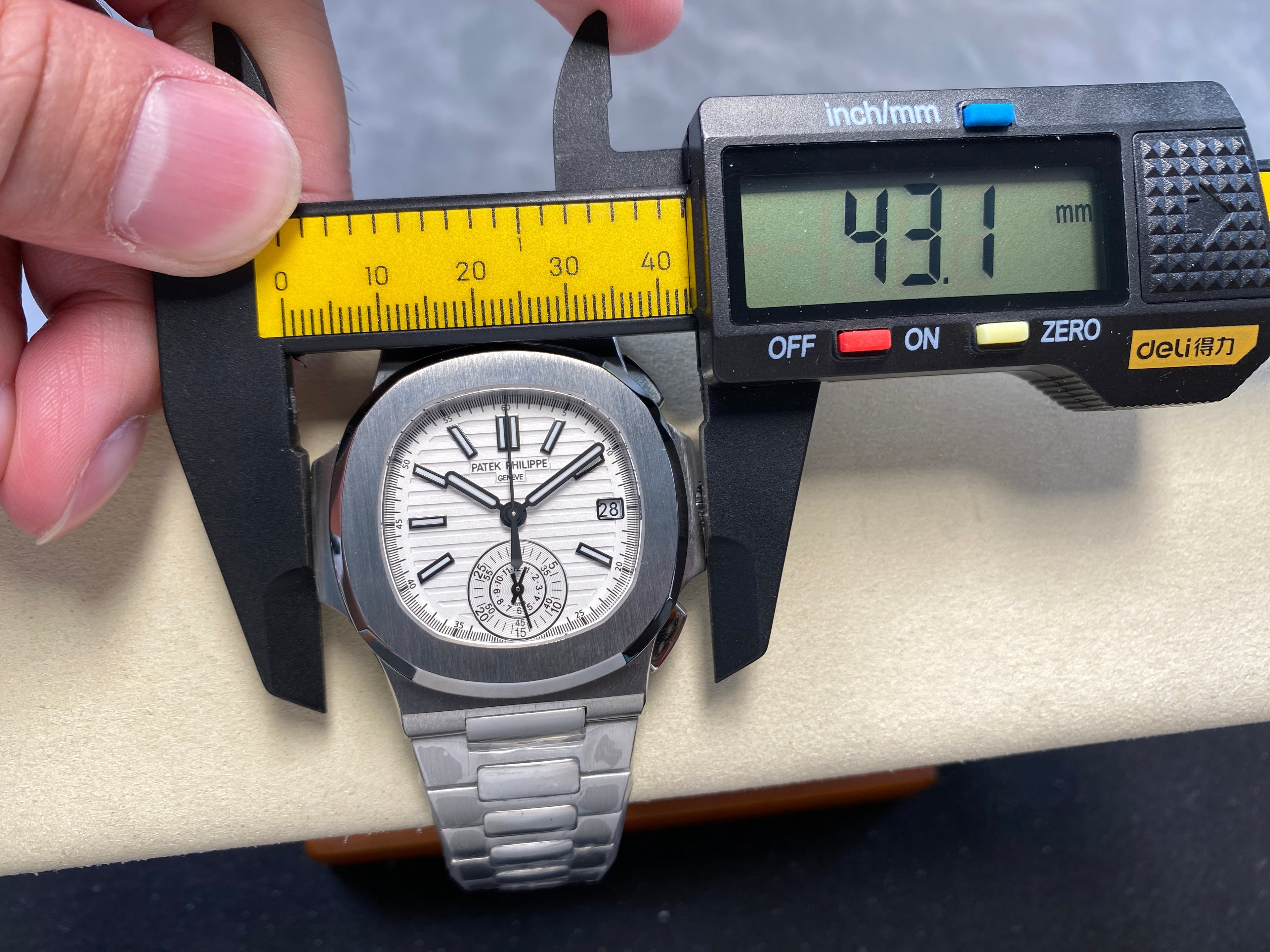 NAUTILUS ALL STEEL WHITE DIAL
