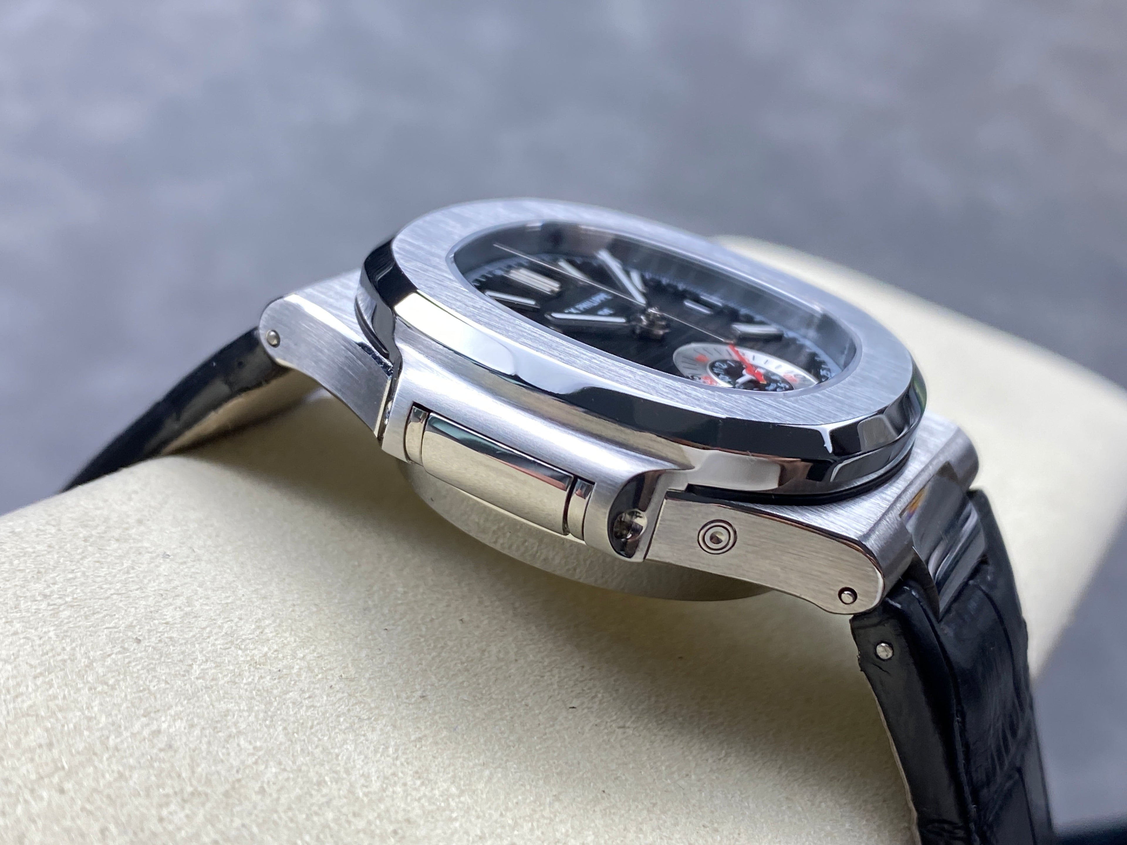 NAUTILUS STEEL CASE BLACK DIAL