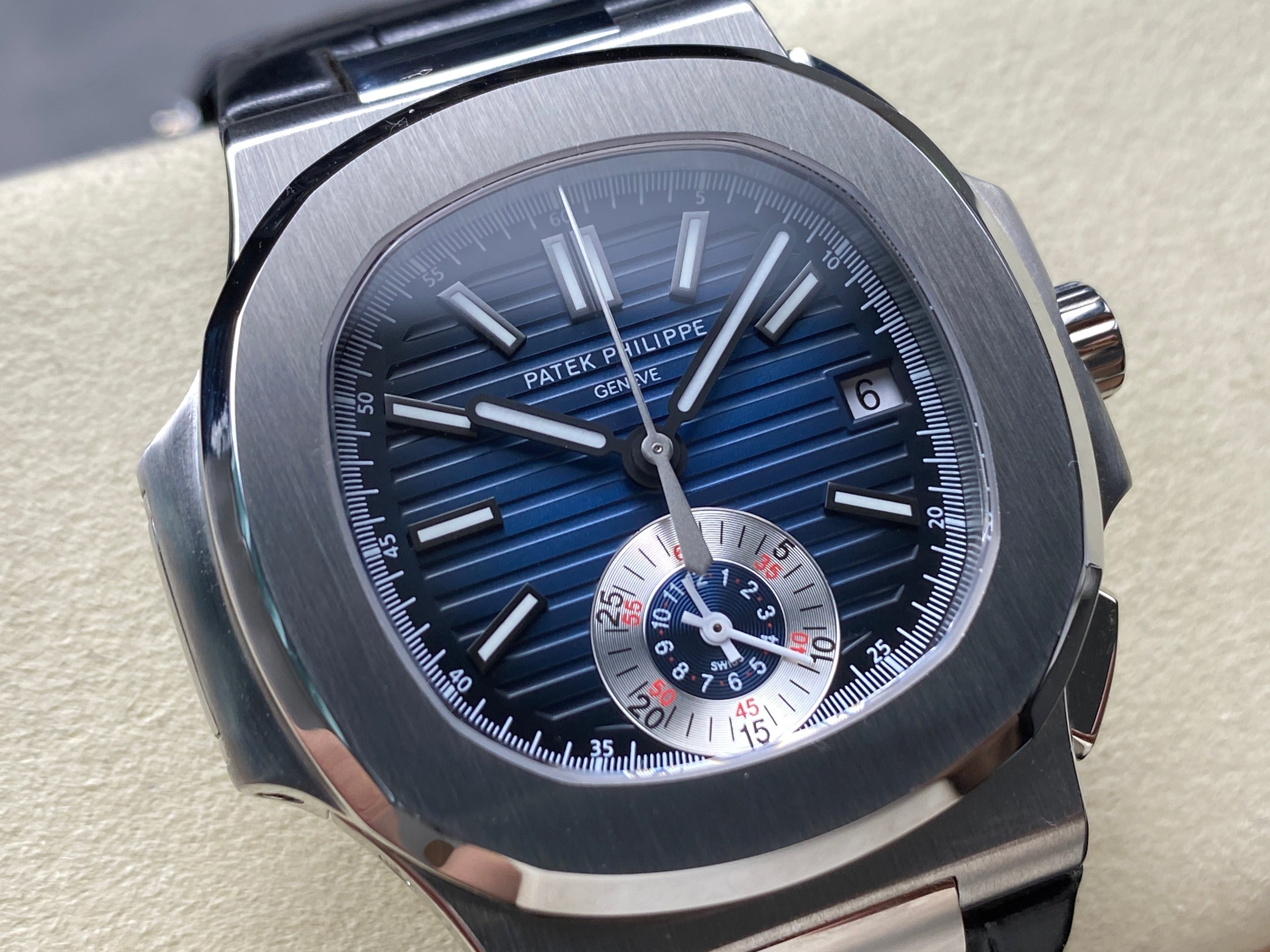 NAUTILUS STEEL CASE BLUE SUNBURST DIAL
