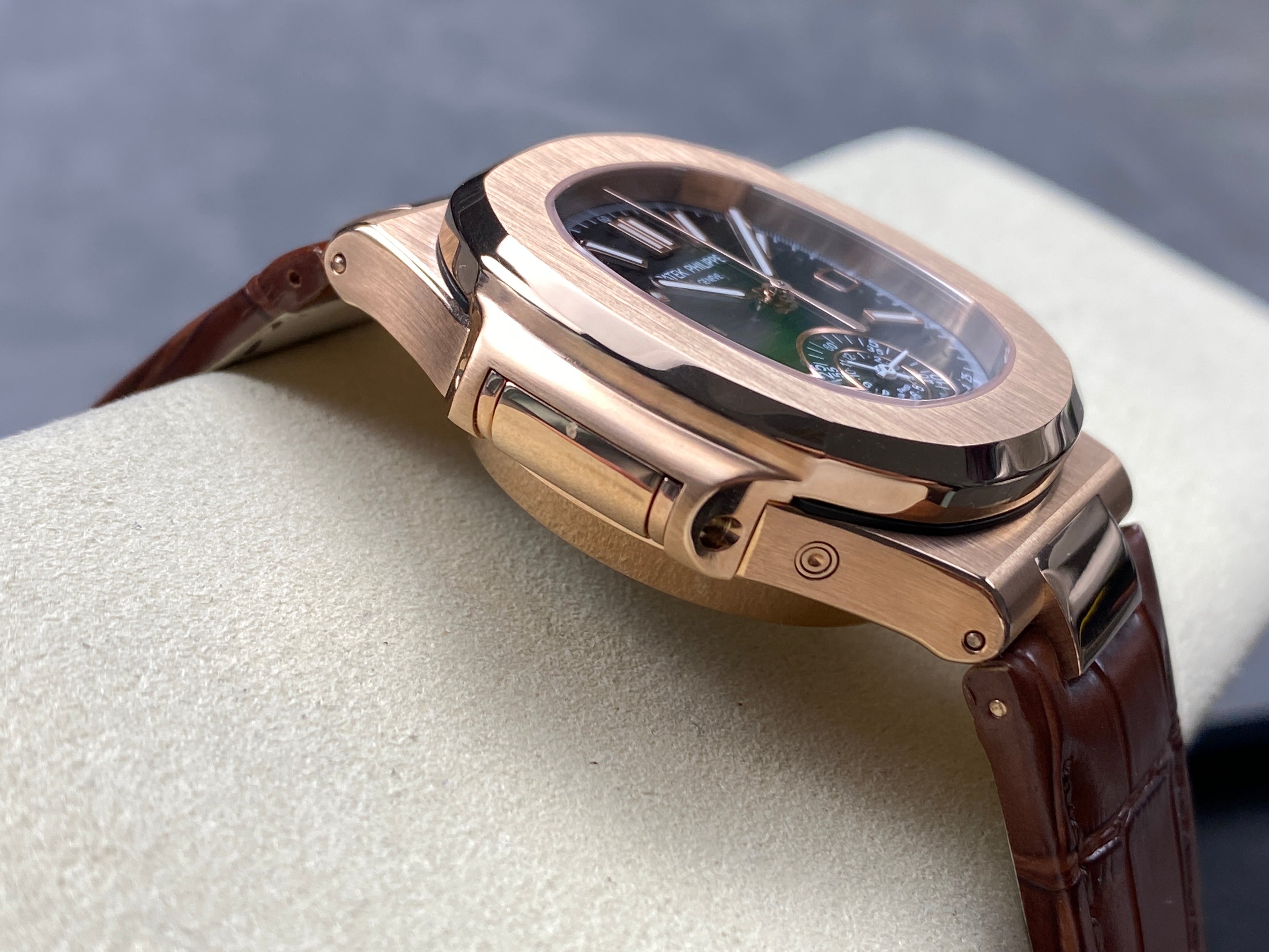 NAUTILUS ROSE GOLD CASE BLACK DIAL