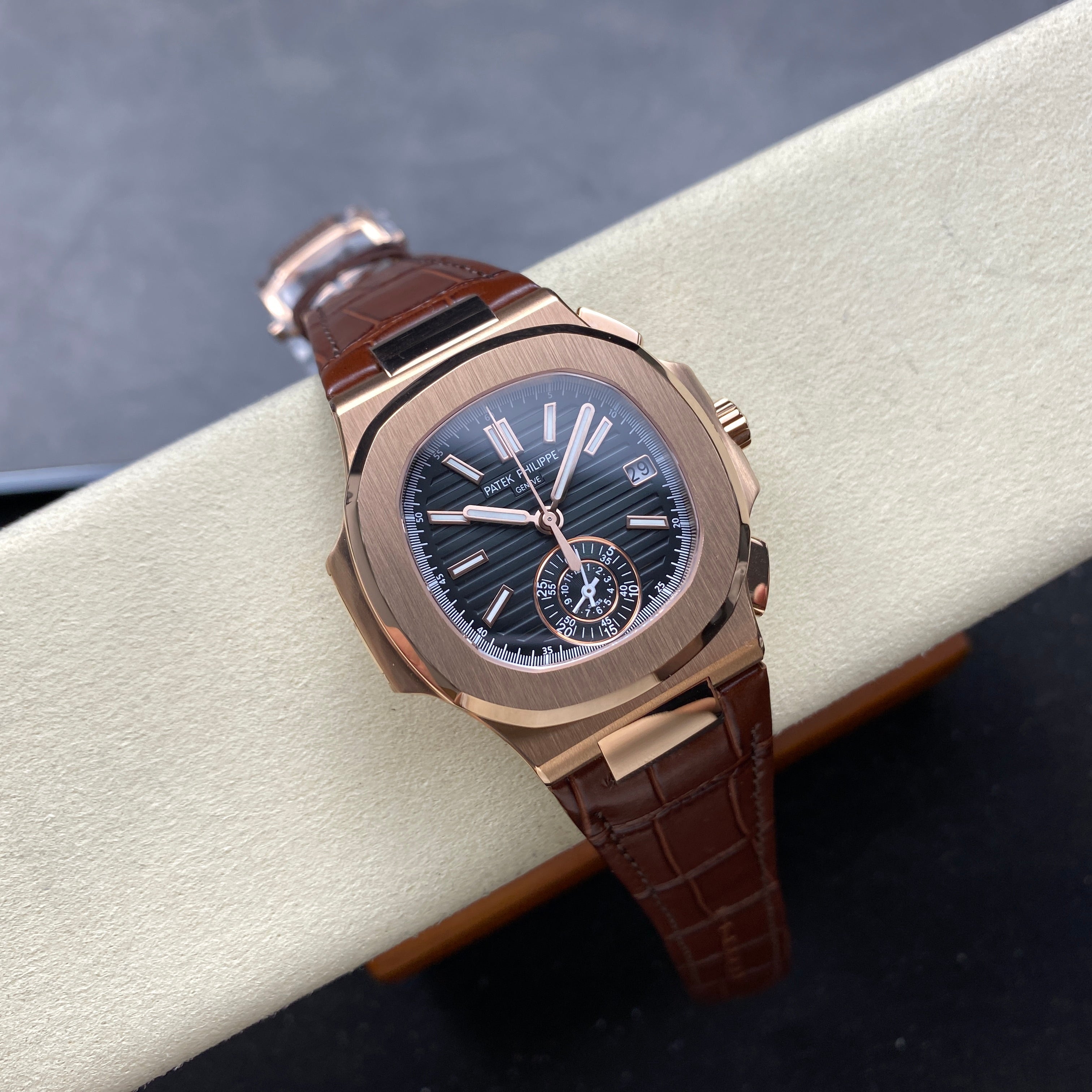 NAUTILUS ROSE GOLD CASE BLACK DIAL