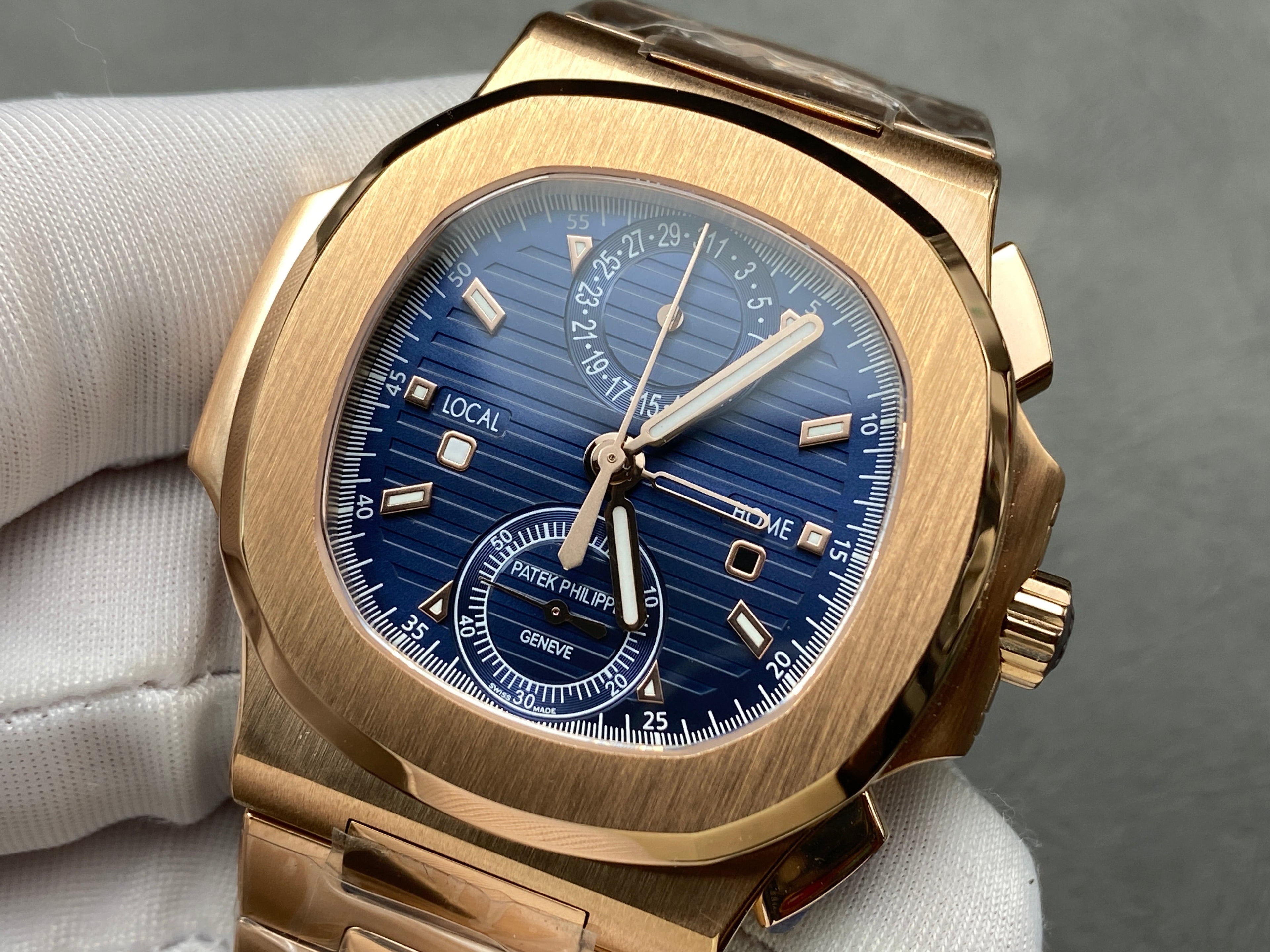 NAUTILUS TRAVEL TIME ROSE GOLD CASE SUNBURST BLUE DIAL