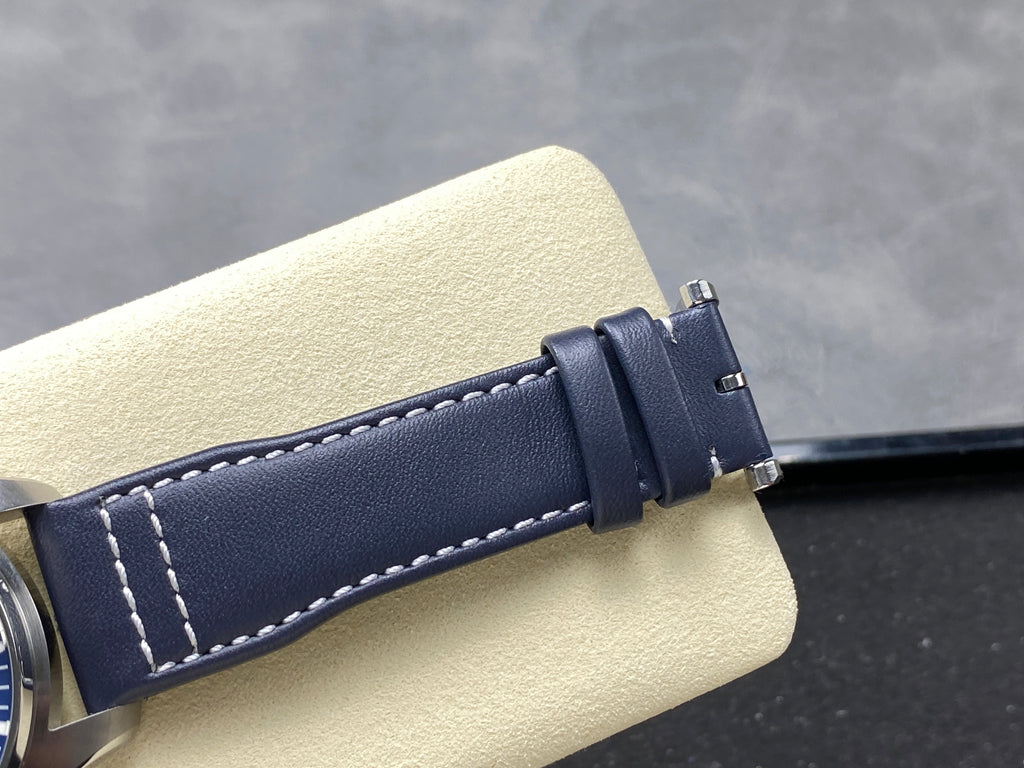 PILOT'S WATCH MARK XX STAINLESS STEEL CASE WITH NAVY BLUE LEATHER TRAP AND DIAL
