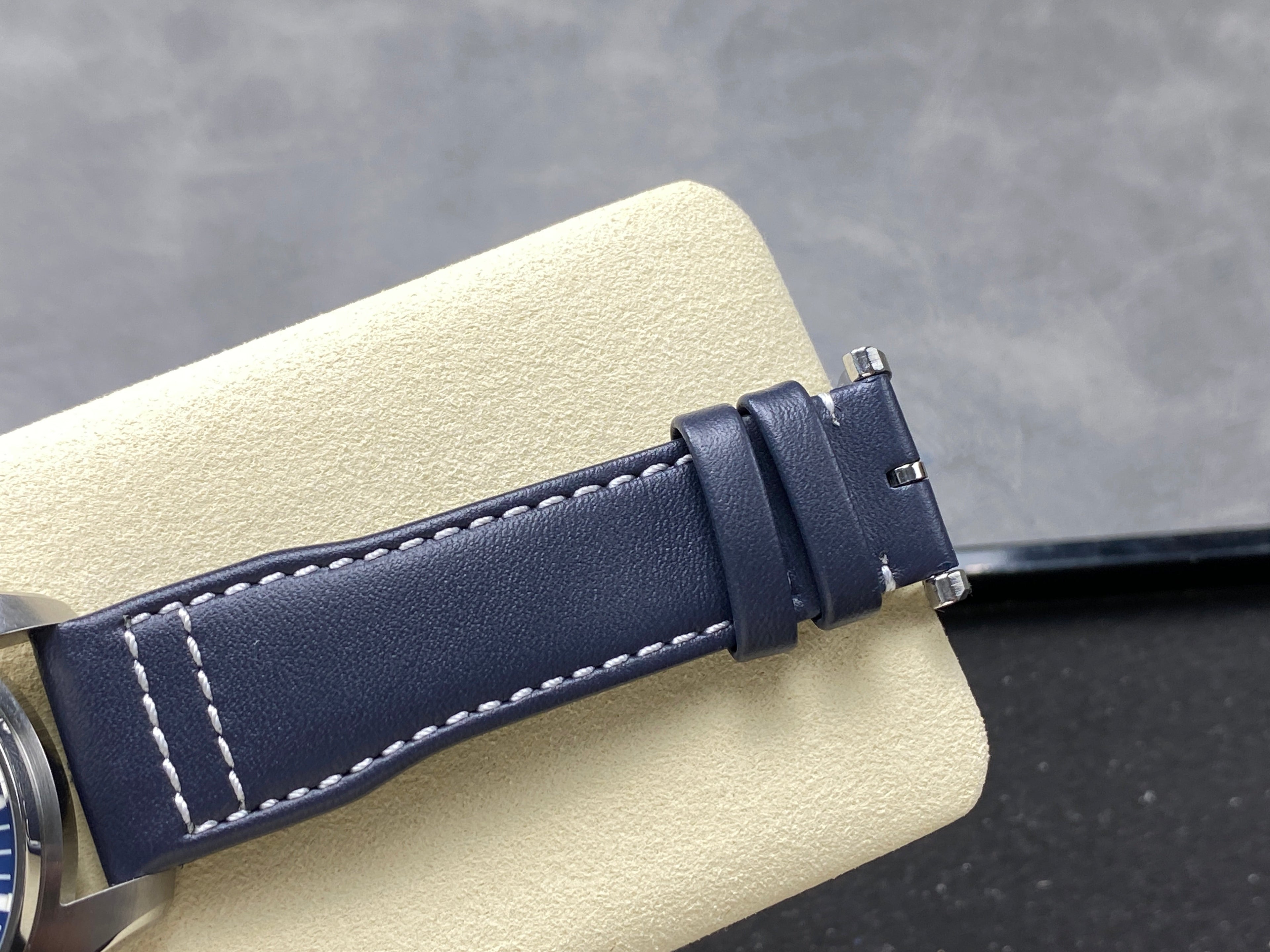 PILOT'S WATCH MARK XX STAINLESS STEEL CASE WITH NAVY BLUE LEATHER TRAP AND DIAL
