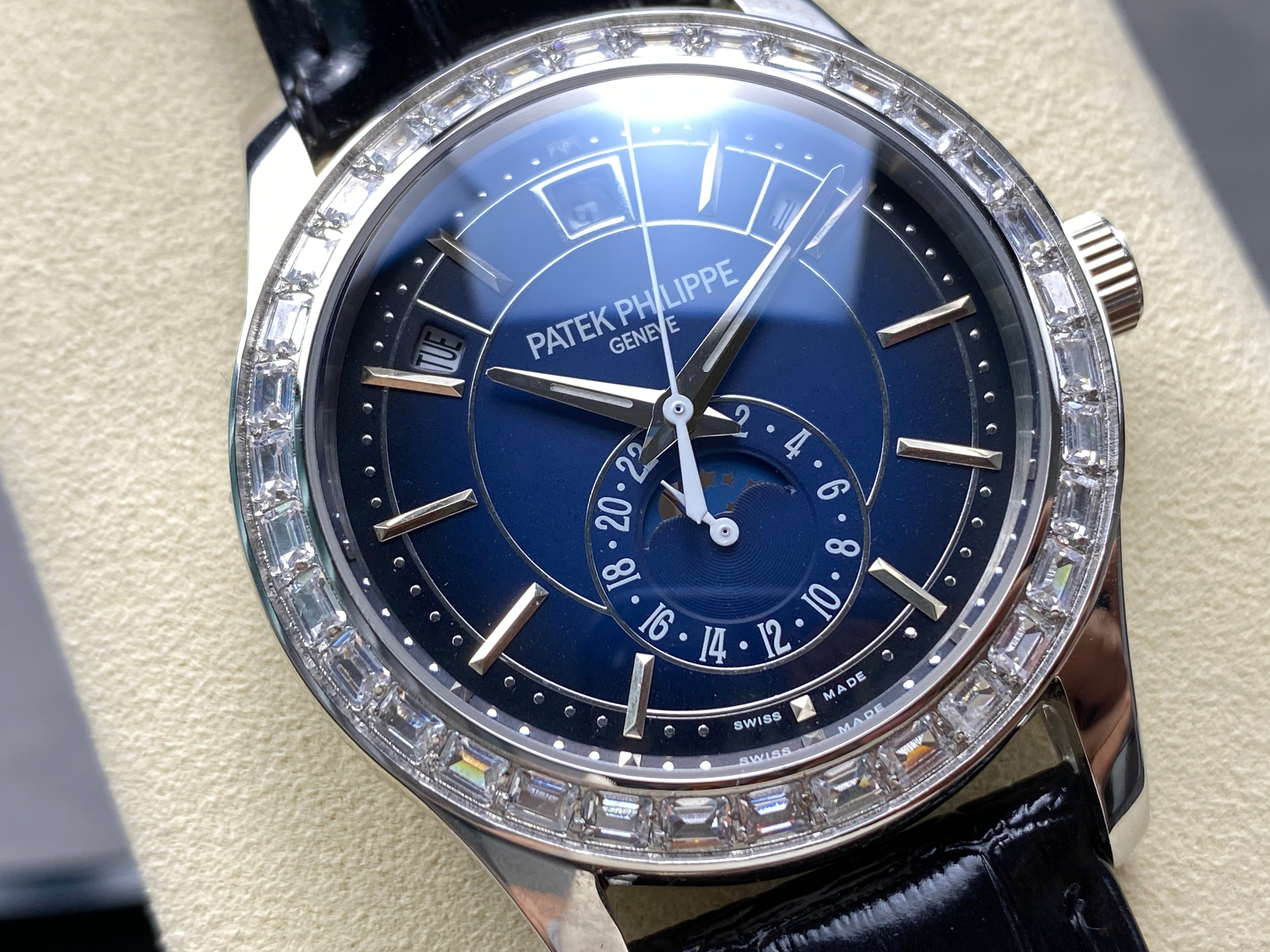 ANNUAL CALENDAR STEEL ATTACHED DIAMOND BEZEL NAVY BLUE DIAL