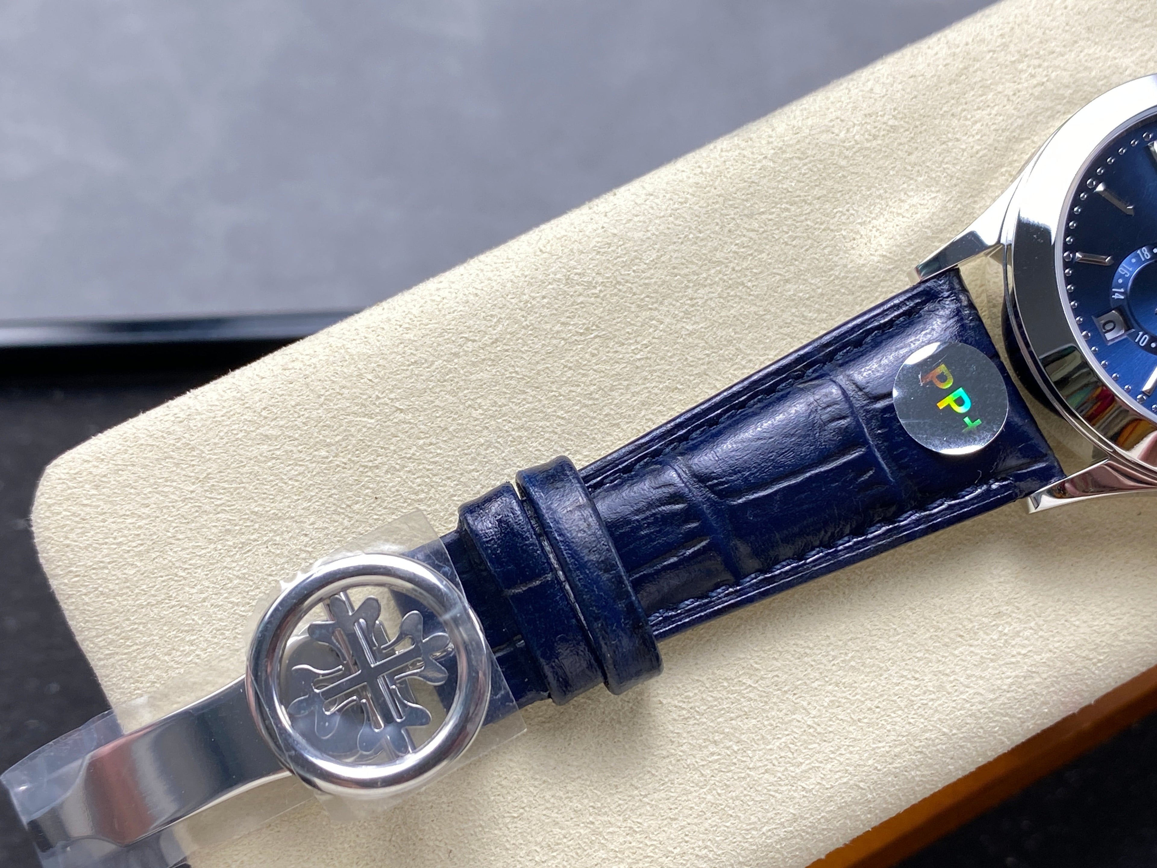 ANNUAL CALENDAR SELF-WINDING WHITE GOLD CASE BLUE SUNBURST DIAL