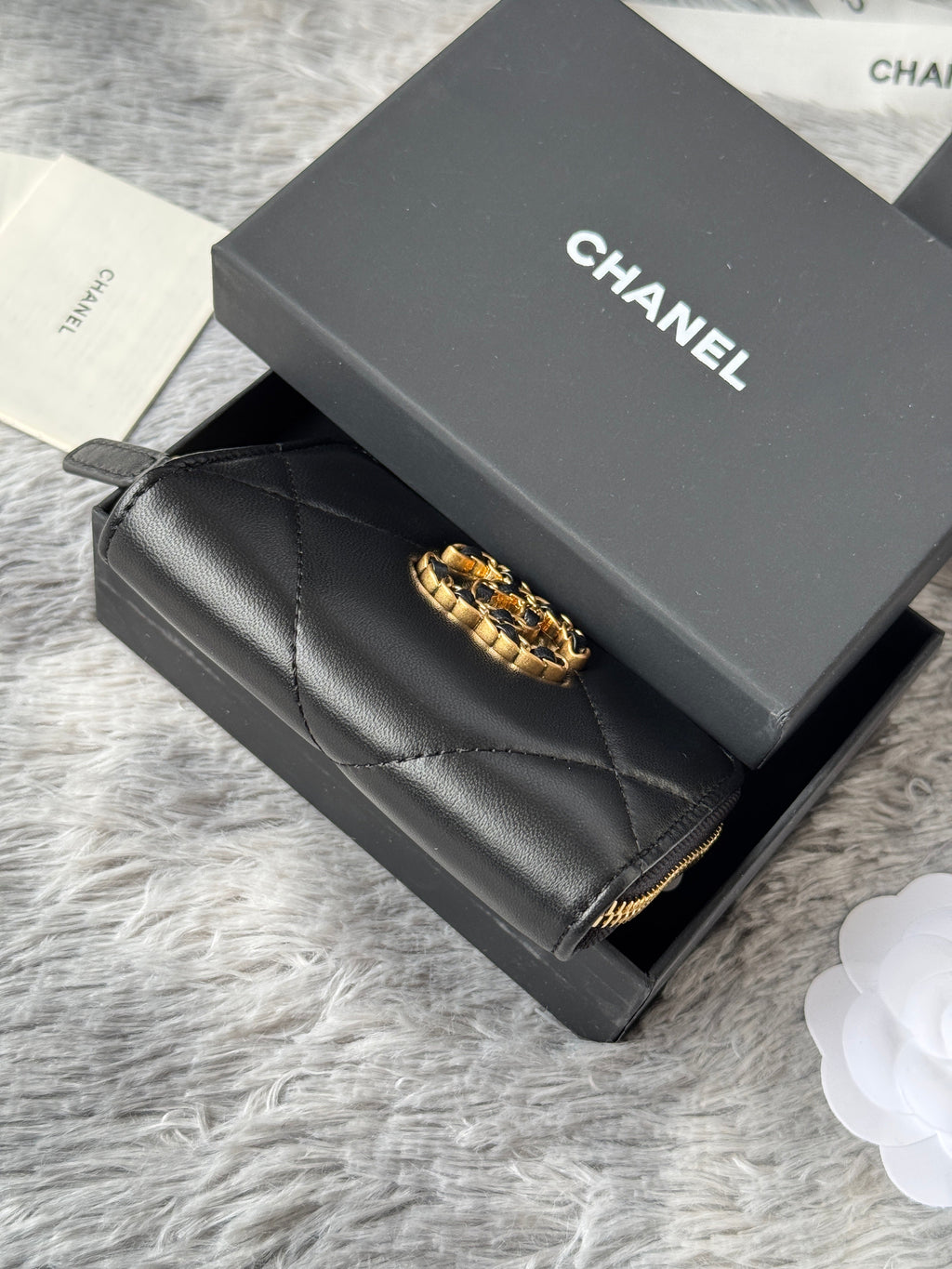CC ZIPPED CARD HOLDER 11 IN BLACK LAMBSKIN GOLD-TONE METALLIC