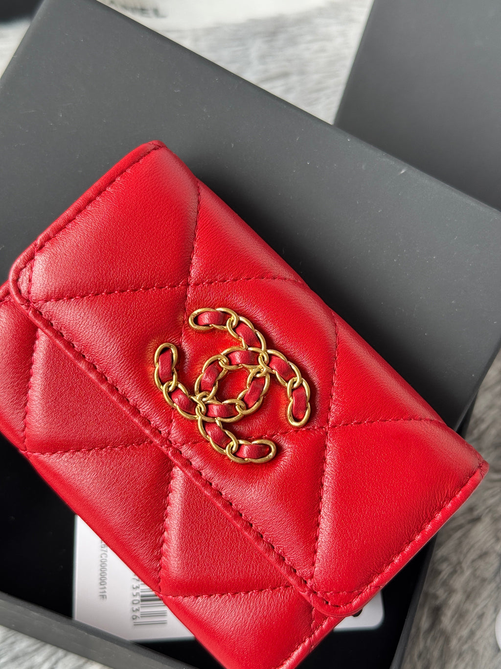 MINI FLAP CARD HOLDER 11 IN RED LAMBSKIN GOLD-TONE METALLIC