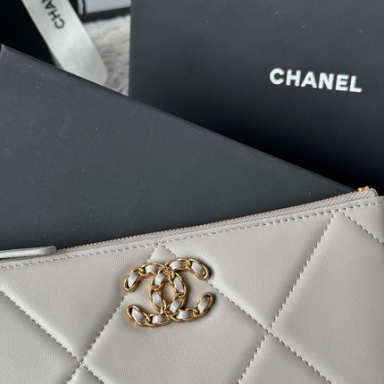 CLASSIC ZIPPER POUCH 20 IN GREY SMOOTH LAMBSKIN GOLD-TONE HARDWARE