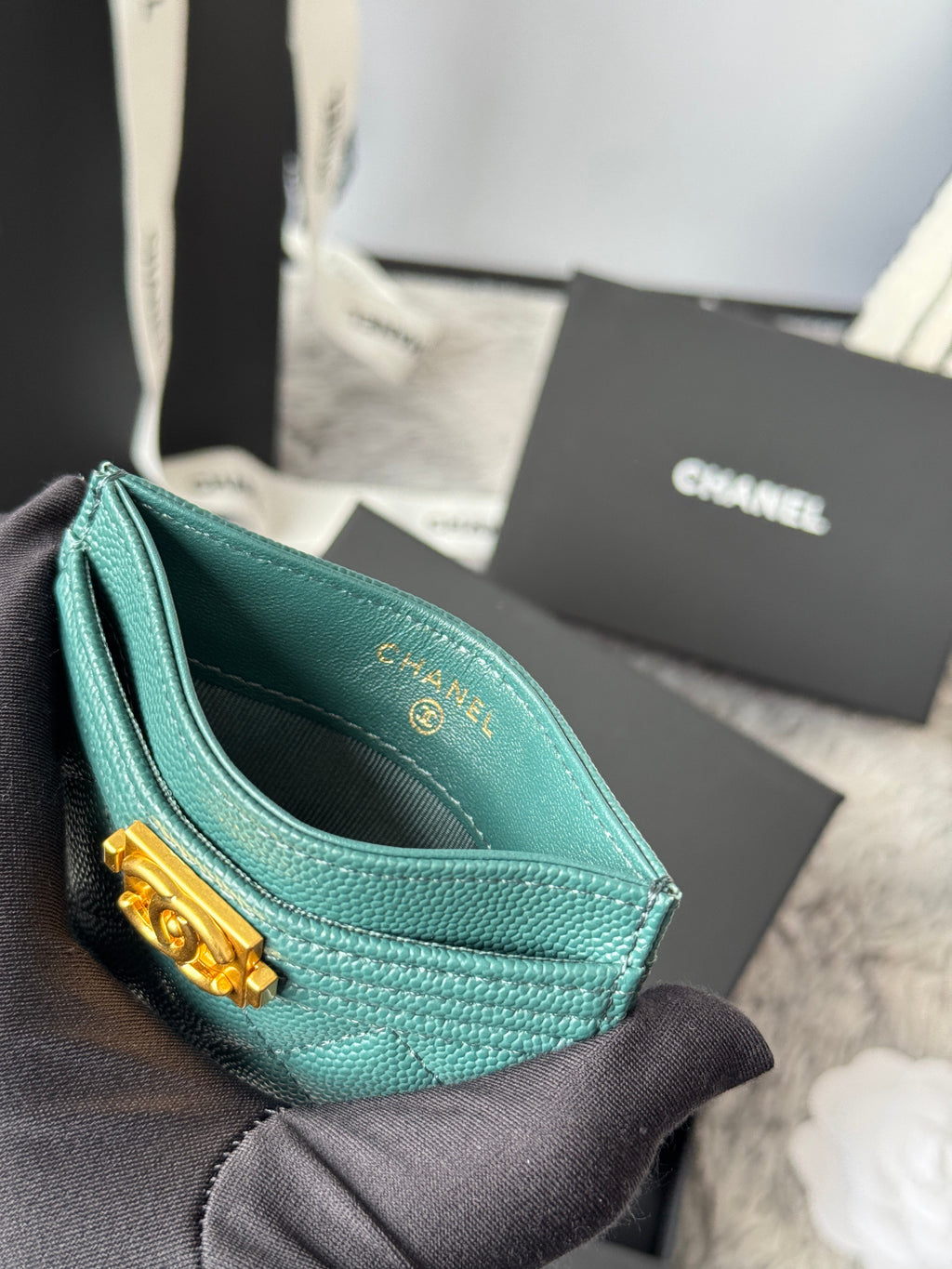 LEBOY CARD HOLDER 11 IN SHADOW GREEN GRAINED CALFSKIN GOLD-TONE HARDWARE