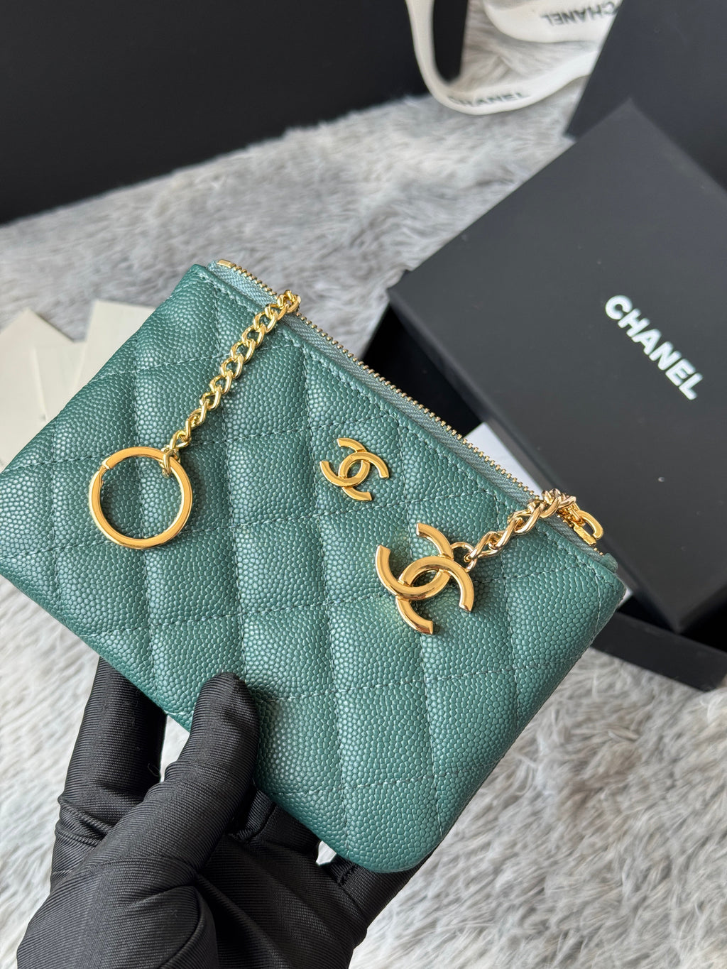 CC CLASSIC ZIPPED POUCH 14 IN NEPTUNE GREEN GRAINED CALFSKIN GOLD-TONE CHARM CHAIN