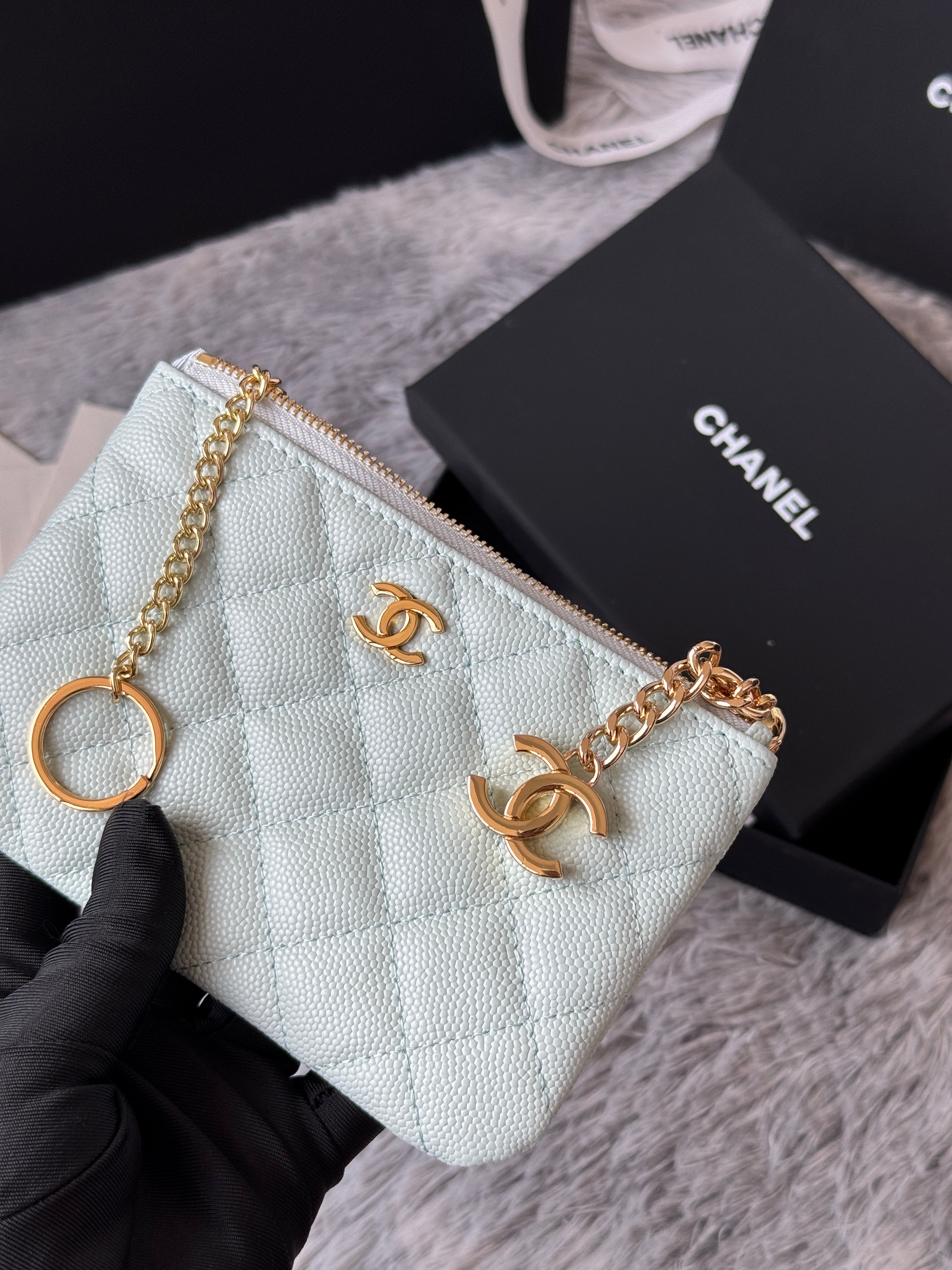 CC CLASSIC ZIPPED POUCH 14 IN MYSTIC GREEN GRAINED CALFSKIN GOLD-TONE CHARM CHAIN