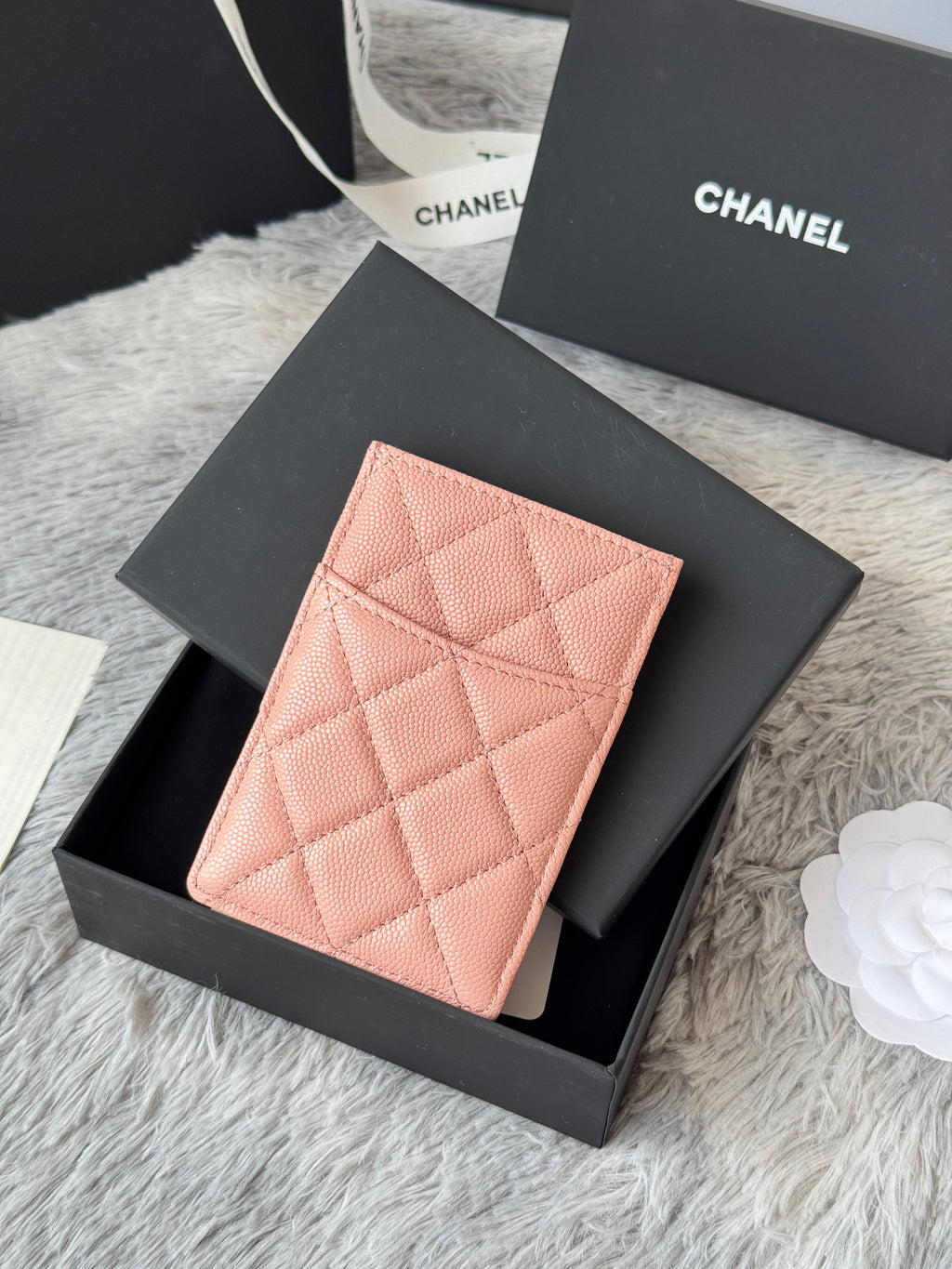 CLASSIC VERTICAL CARD HOLDER 14 IN TONYS PINK GRAINED CALFSKIN GOLD-TONE METALLIC