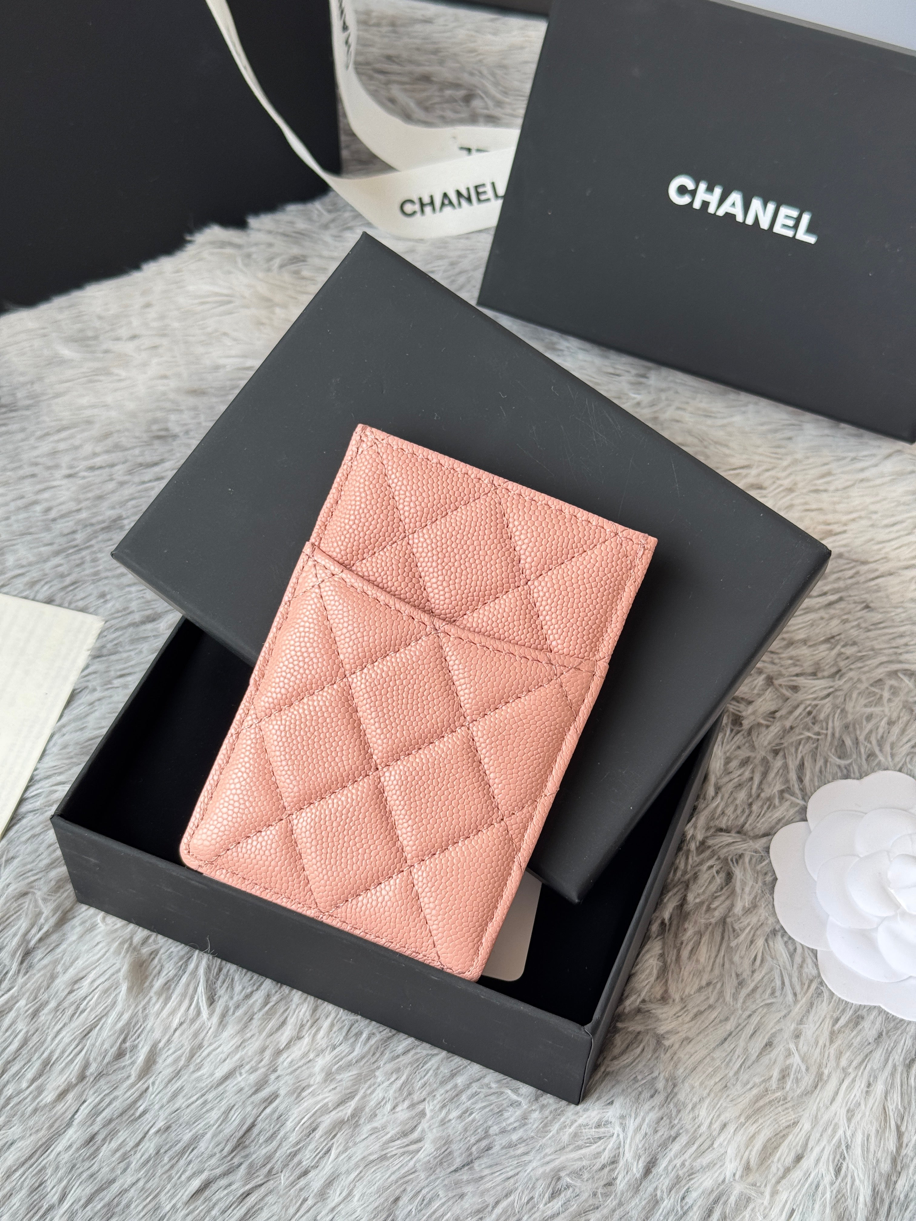 CLASSIC VERTICAL CARD HOLDER 14 IN TONYS PINK GRAINED CALFSKIN GOLD-TONE METALLIC