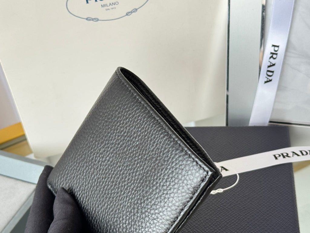 PRADA 26S BIFOLD WALLET 11 IN BLACK CALFSKIN