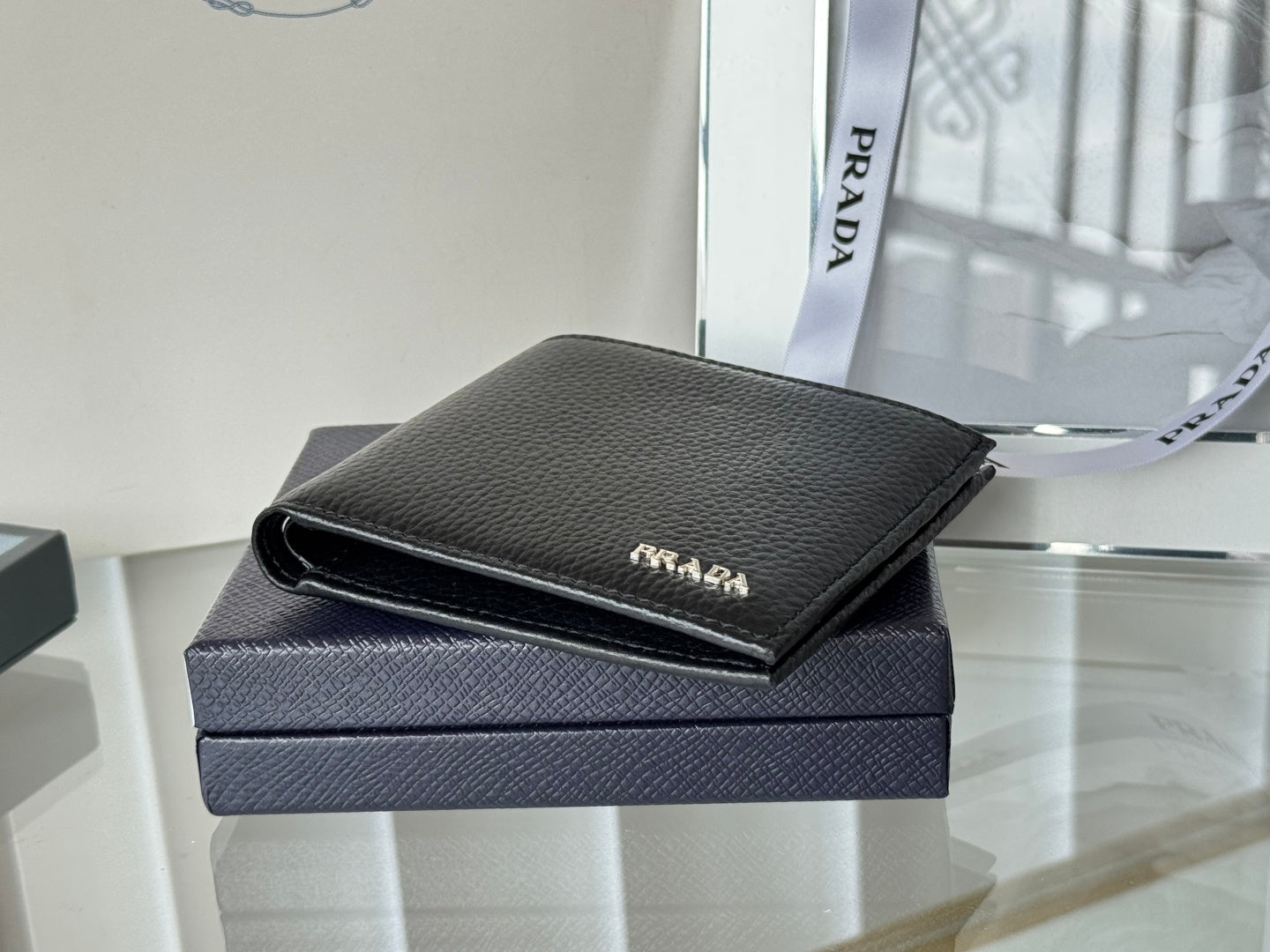 PRADA 26S BIFOLD WALLET 11 IN BLACK CALFSKIN