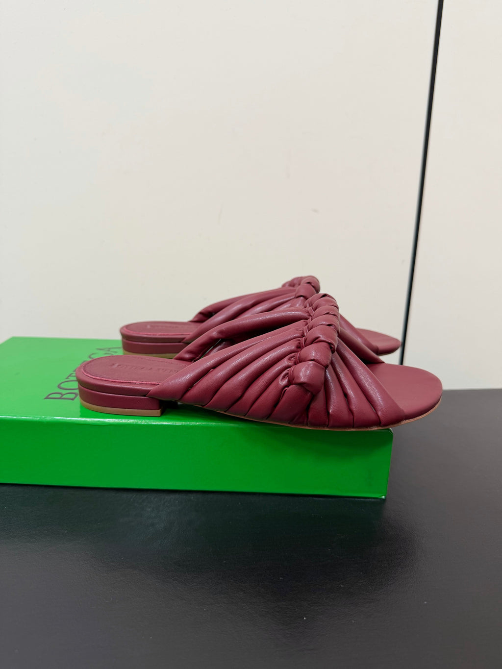 BOTTEGA VENETA 26S BRAIDED STRAP SANDALS IN RED LAMBSKIN