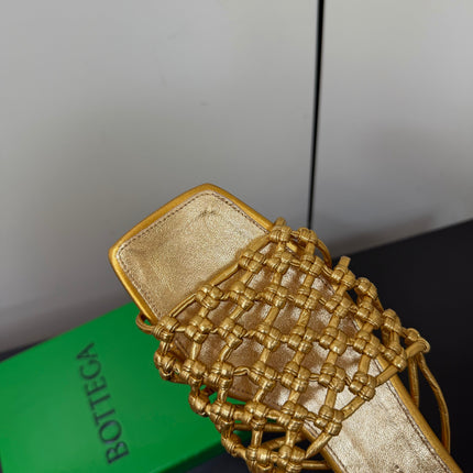 BOTTEGA VENETA 26S WOVEN STRAP SANDALS IN GOLD LAMBSKIN
