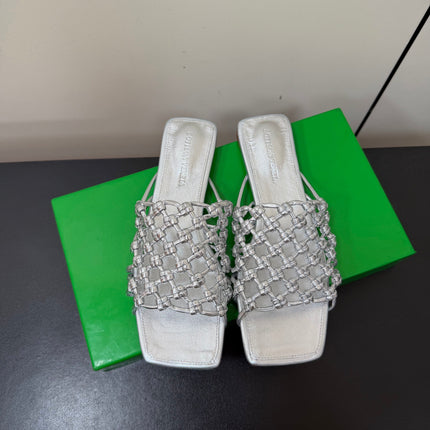 BOTTEGA VENETA 26S WOVEN STRAP SANDALS IN SILVER LAMBSKIN