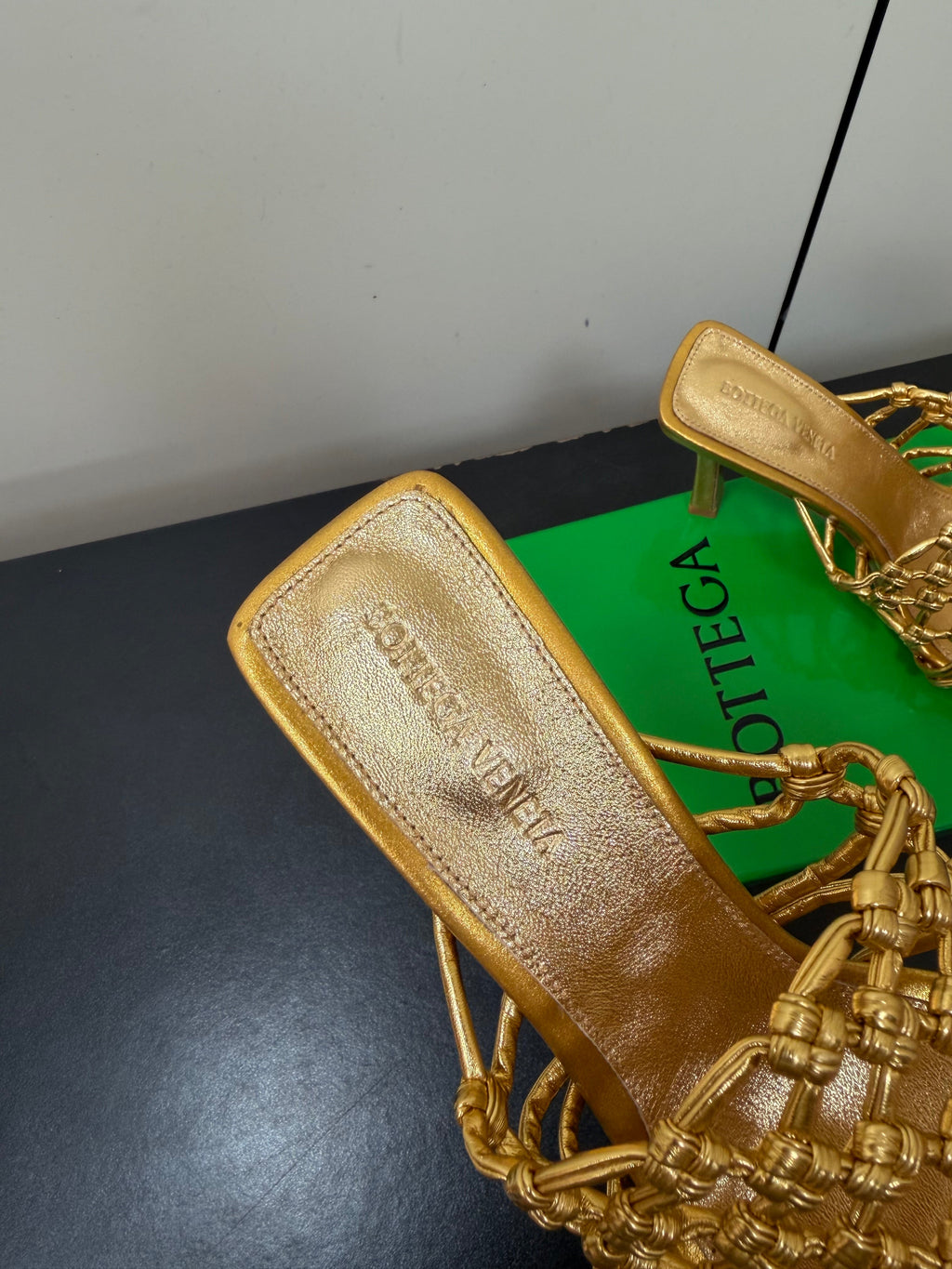 BOTTEGA VENETA 26S WOVEN STRAP HIGH-HEEL SANDALS 85 MM IN GOLD LAMBSKIN