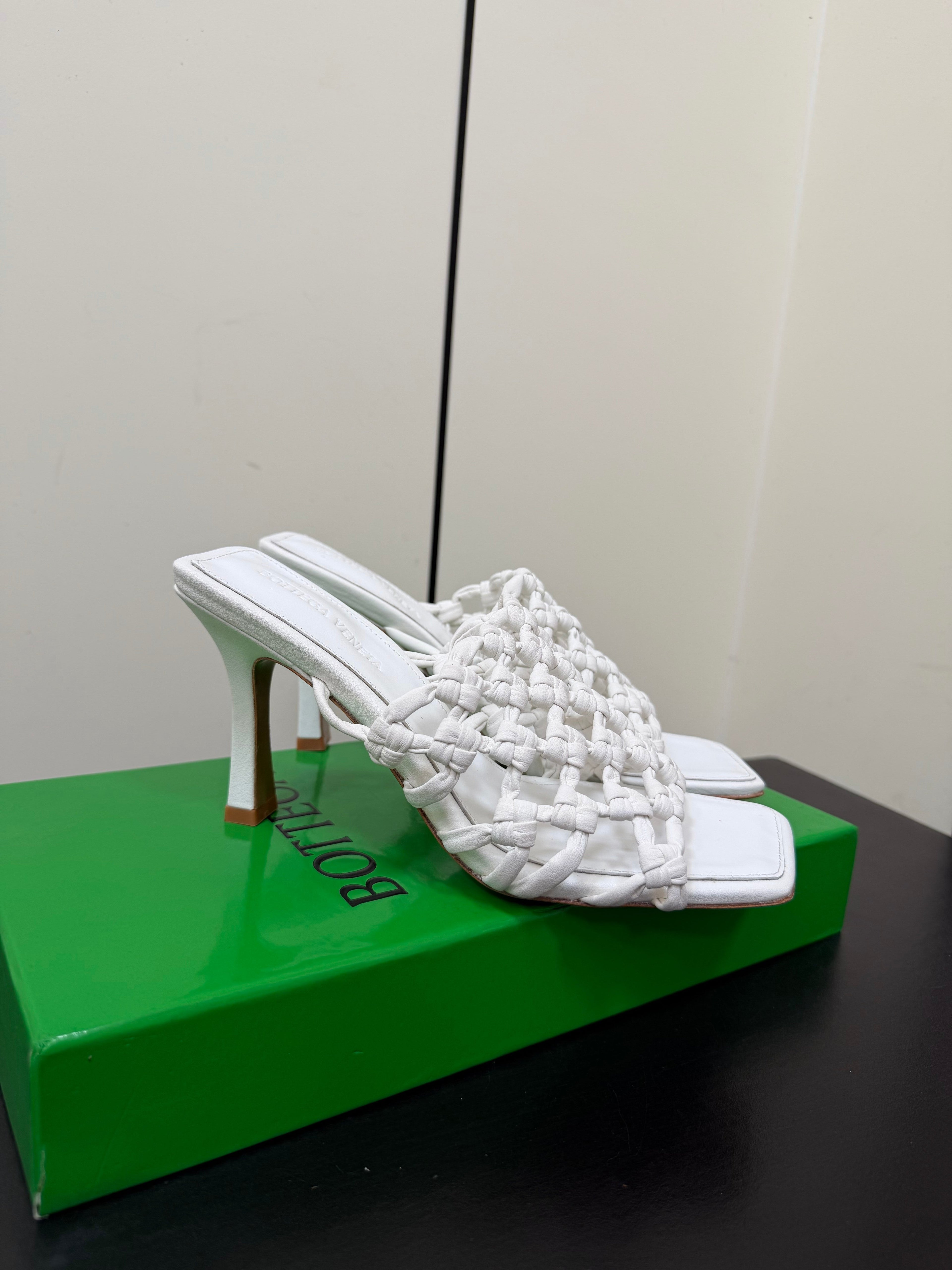 BOTTEGA VENETA 26S WOVEN STRAP HIGH-HEEL SANDALS 85 MM IN WHITE LAMBSKIN