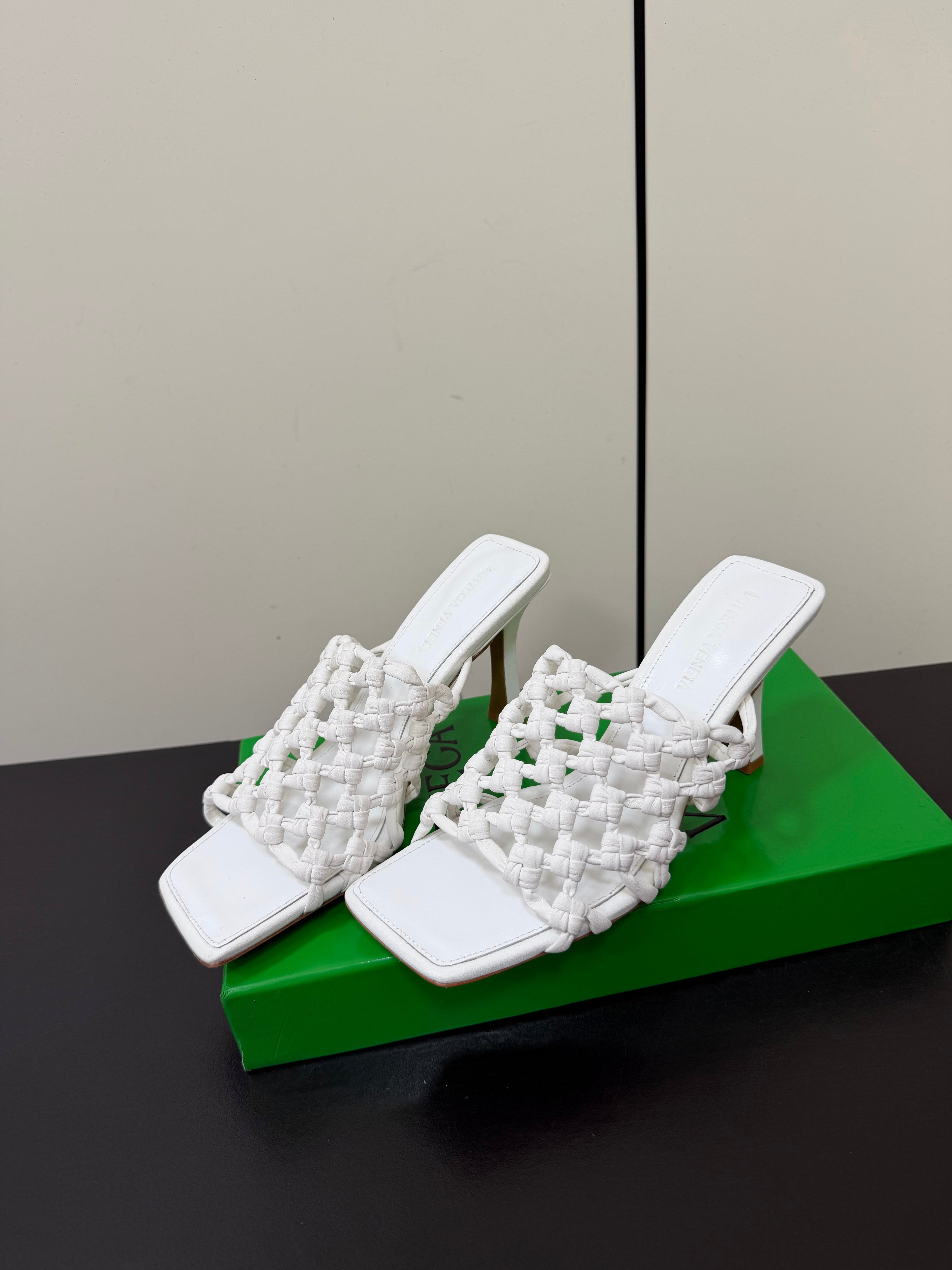 BOTTEGA VENETA 26S WOVEN STRAP HIGH-HEEL SANDALS 85 MM IN WHITE LAMBSKIN