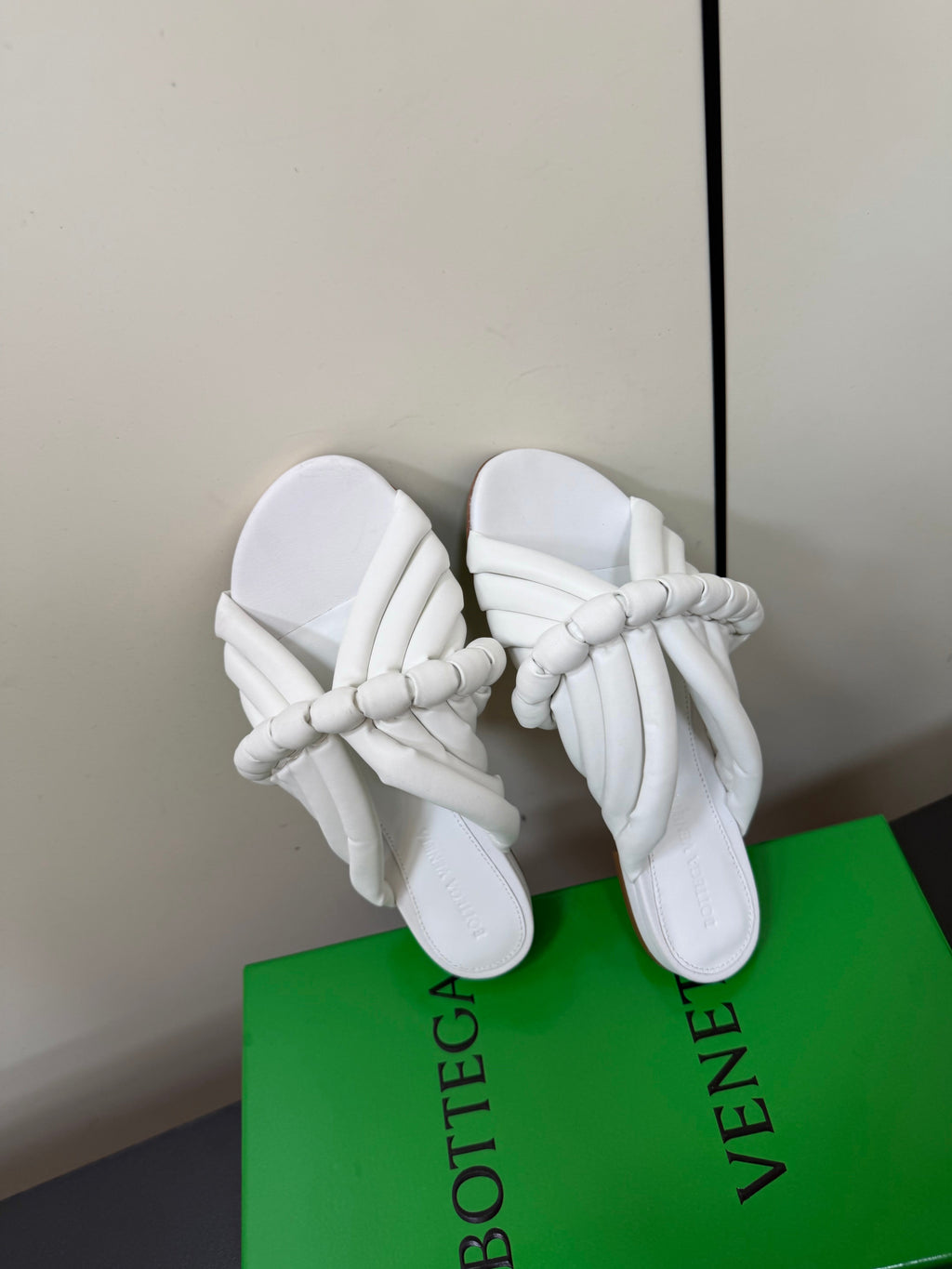 BOTTEGA VENETA 26S BRAIDED STRAP SANDALS IN WHITE LAMBSKIN