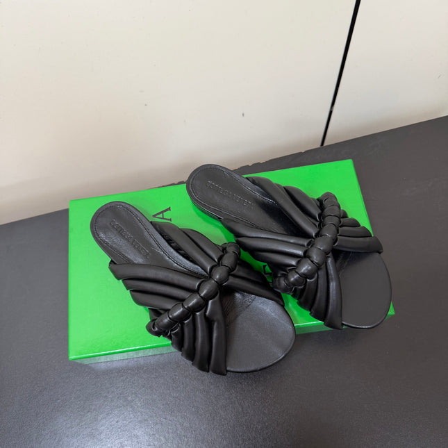 BOTTEGA VENETA 26S BRAIDED STRAP SANDALS IN BLACK LAMBSKIN
