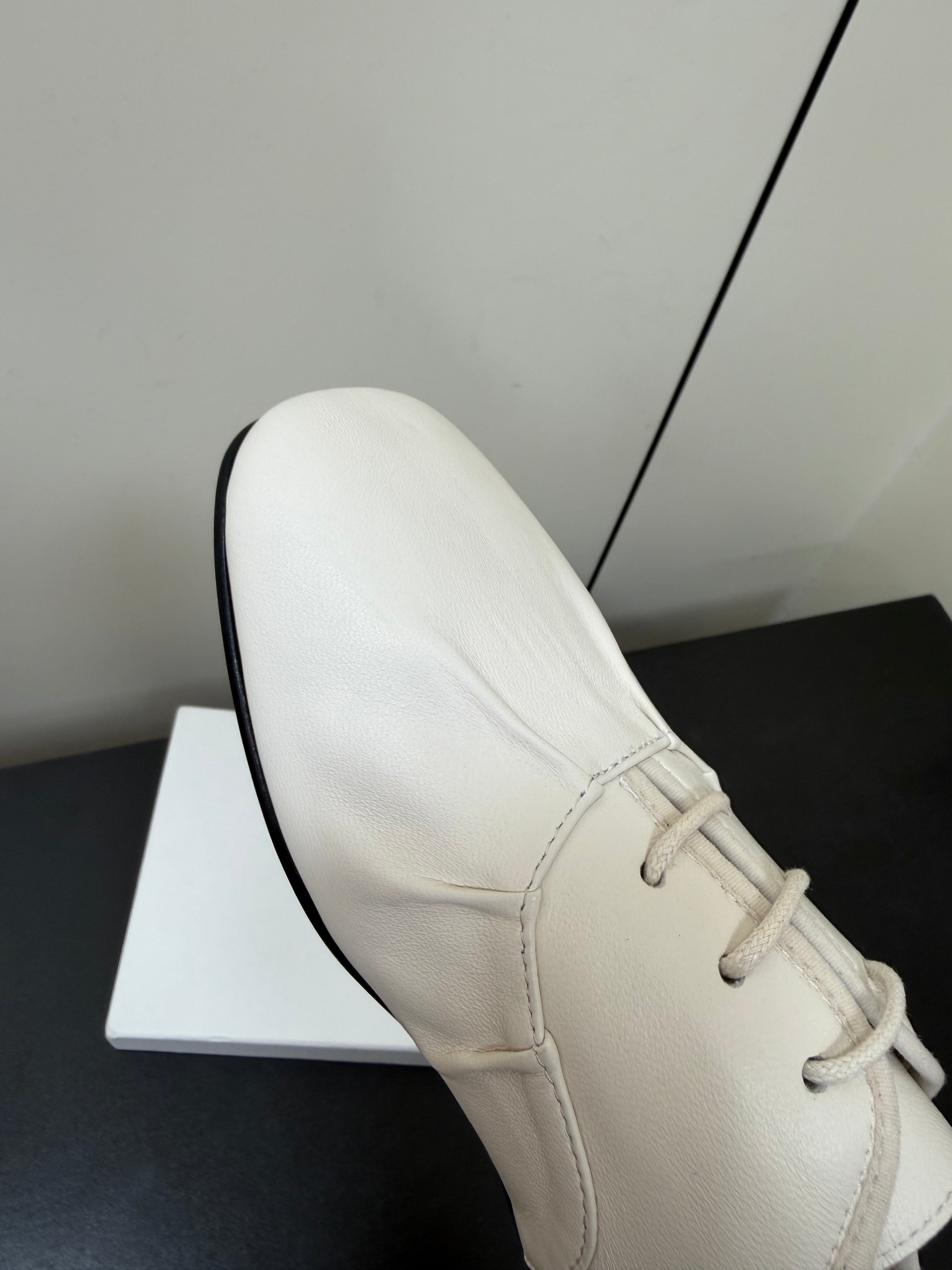 THE ROW 26S LACE UP DERBY FLATS IN WHITE CALFSKIN  WITH SQUARE TOE