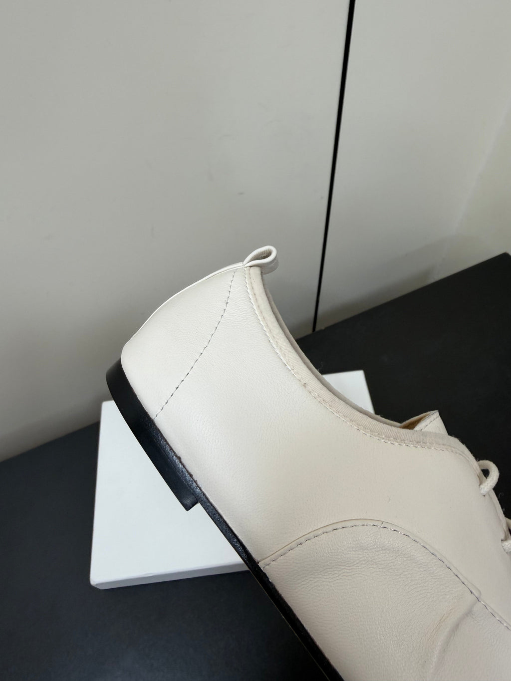 THE ROW 26S LACE UP DERBY FLATS IN WHITE CALFSKIN  WITH SQUARE TOE
