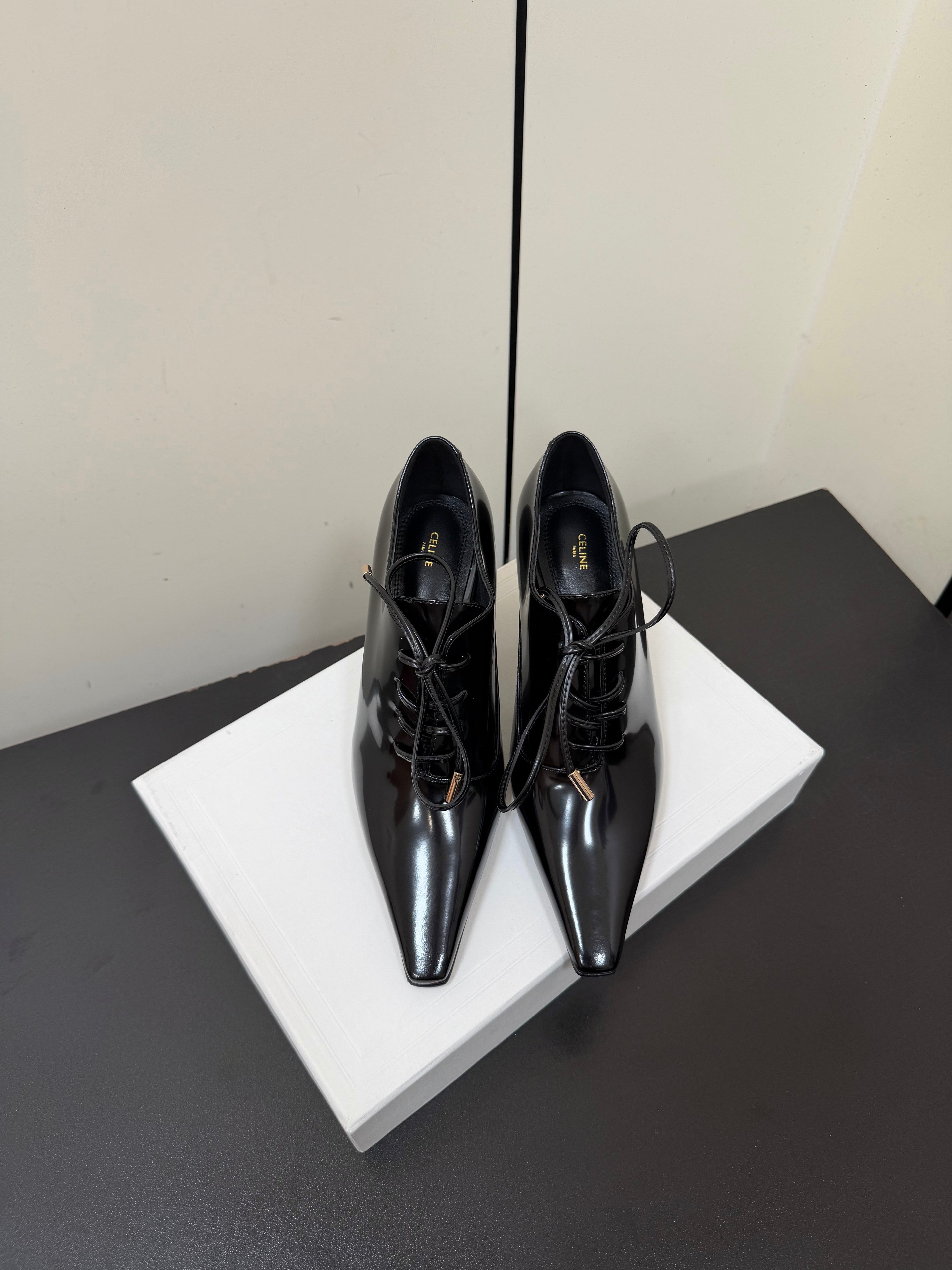 CELINE 26S LACE UP POINTED TOE PUMPS IN BLACK PATENT CALFSKIN