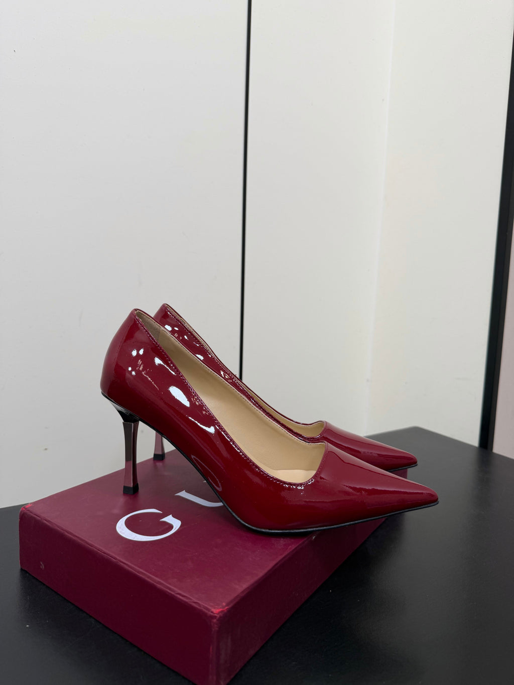GUCCI 26S POINTED TOE PUMPS 85MM IN BURGUNDY RED PATENT CALFSKIN