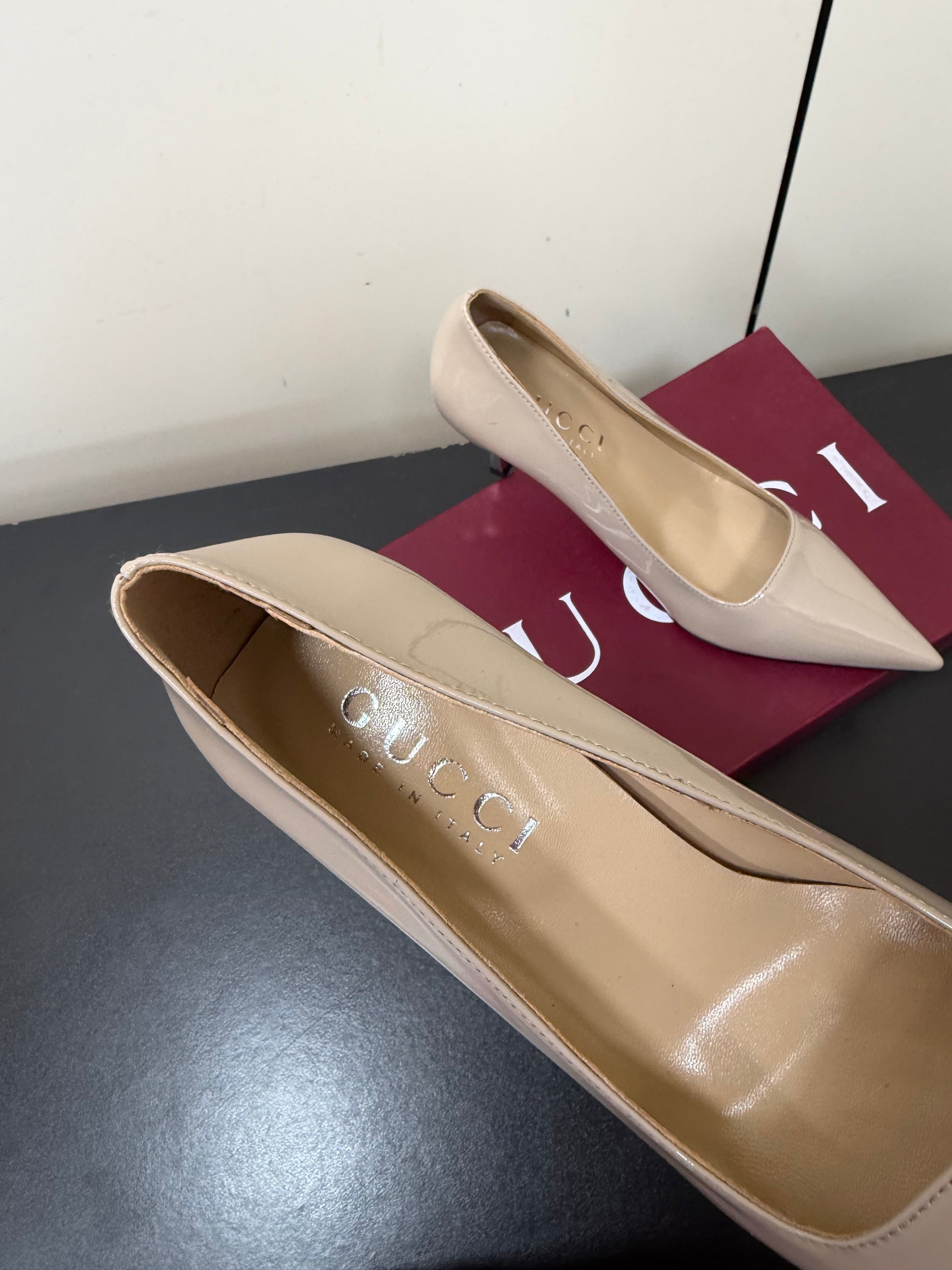 GUCCI 26S POINTED TOE PUMPS 85MM IN BEIGE PATENT CALFSKIN