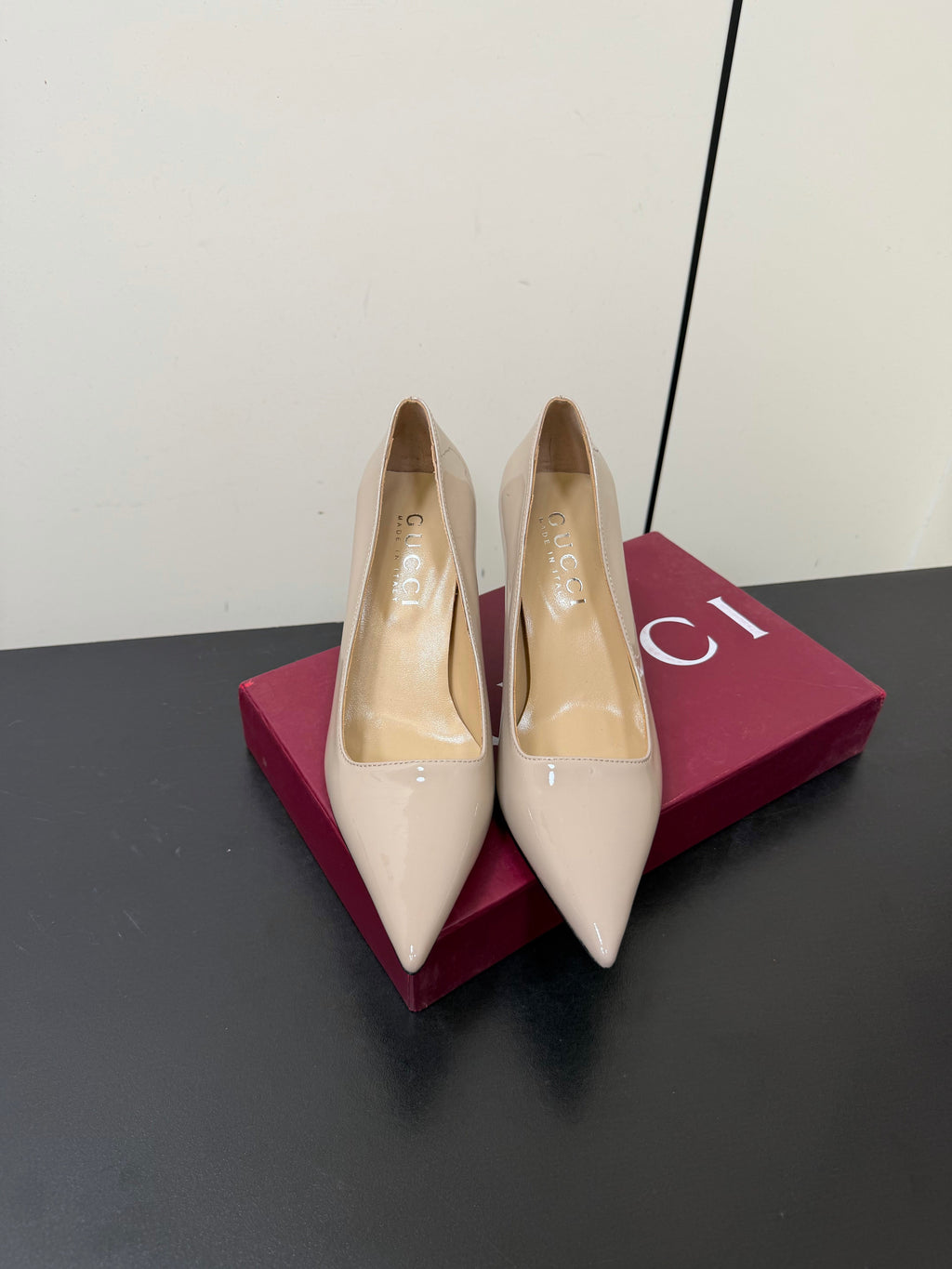 GUCCI 26S POINTED TOE PUMPS 85MM IN BEIGE PATENT CALFSKIN